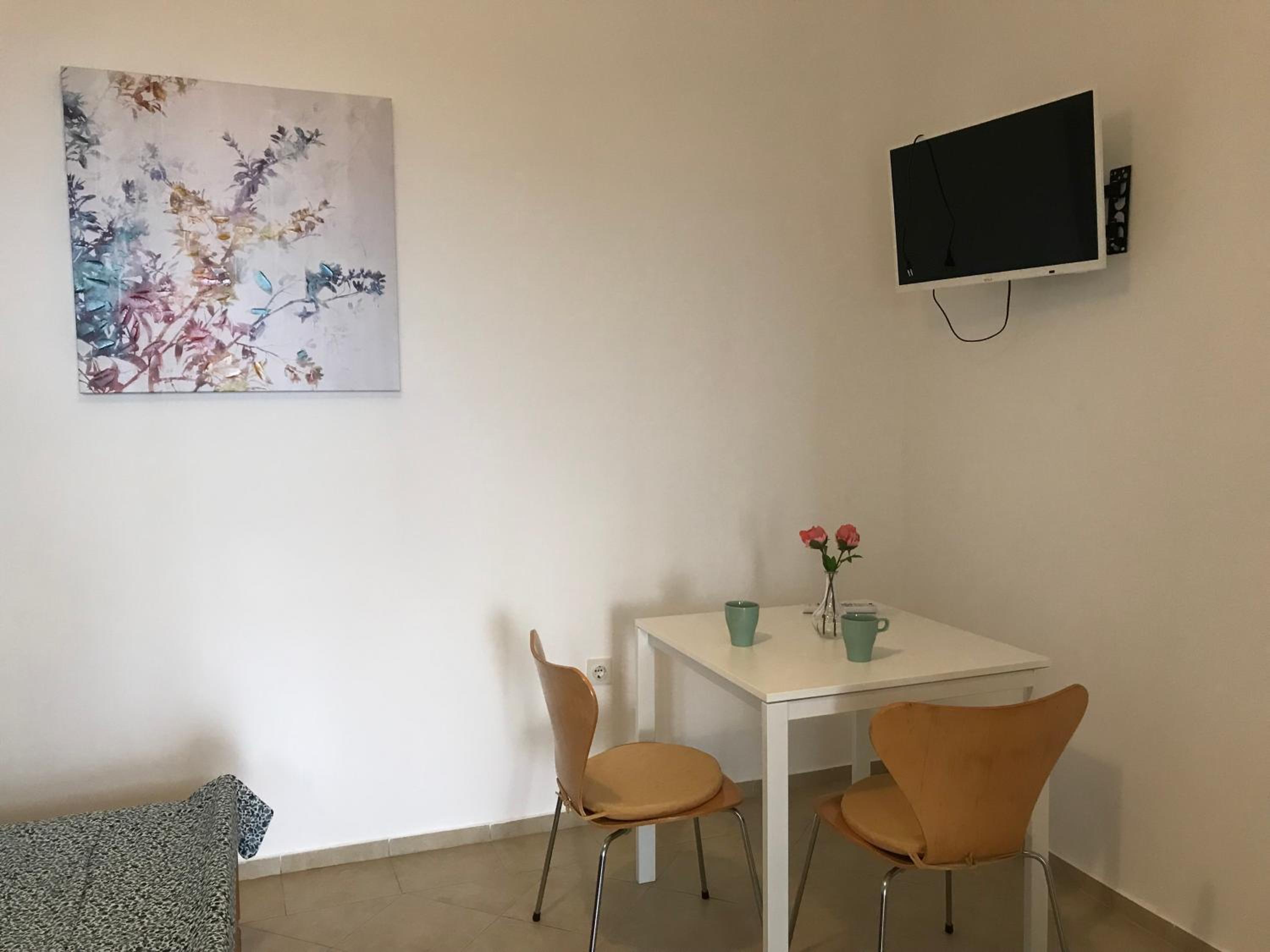 Studio Apartment - Photo 10