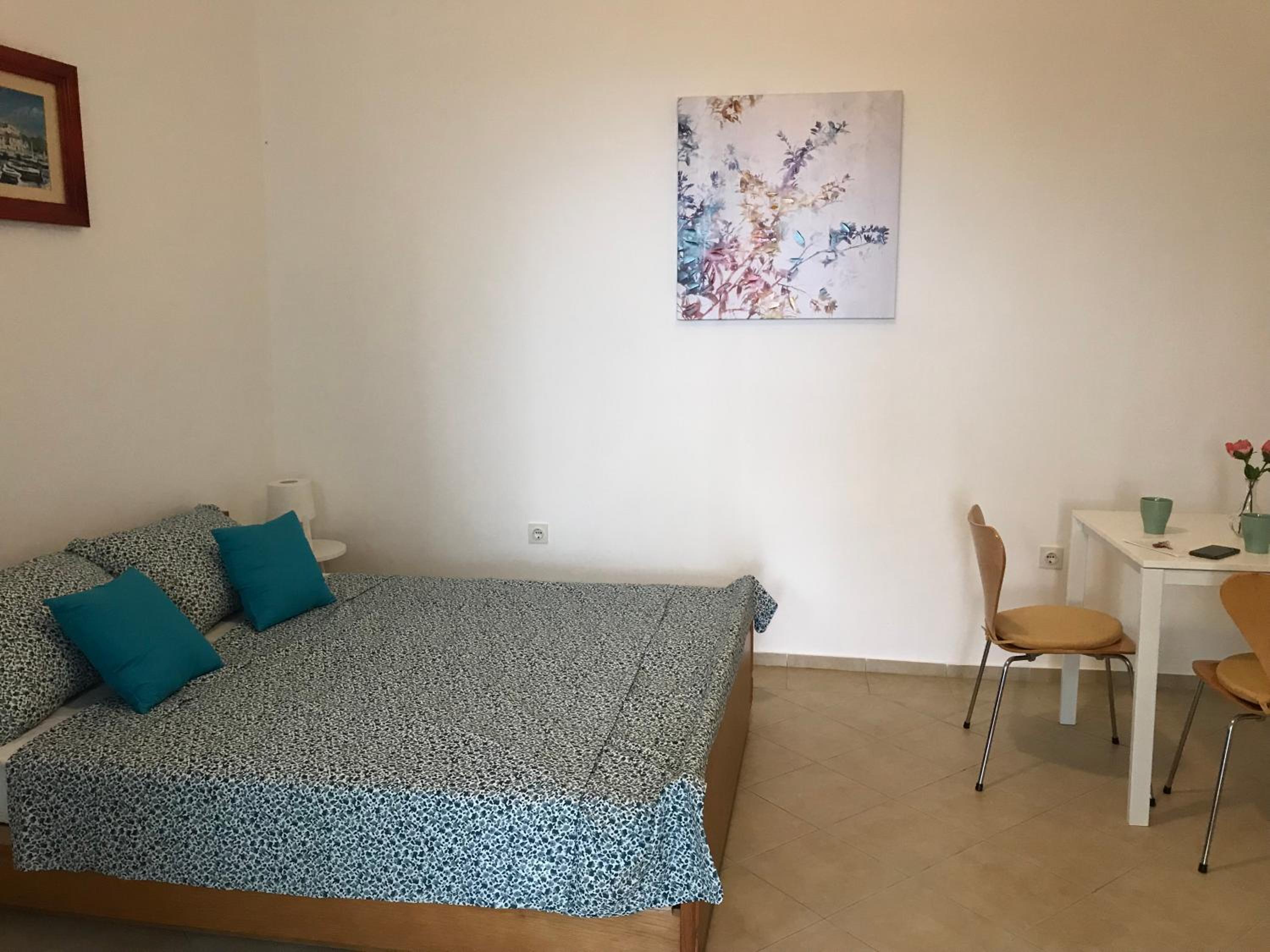 Studio Apartment - Photo 8