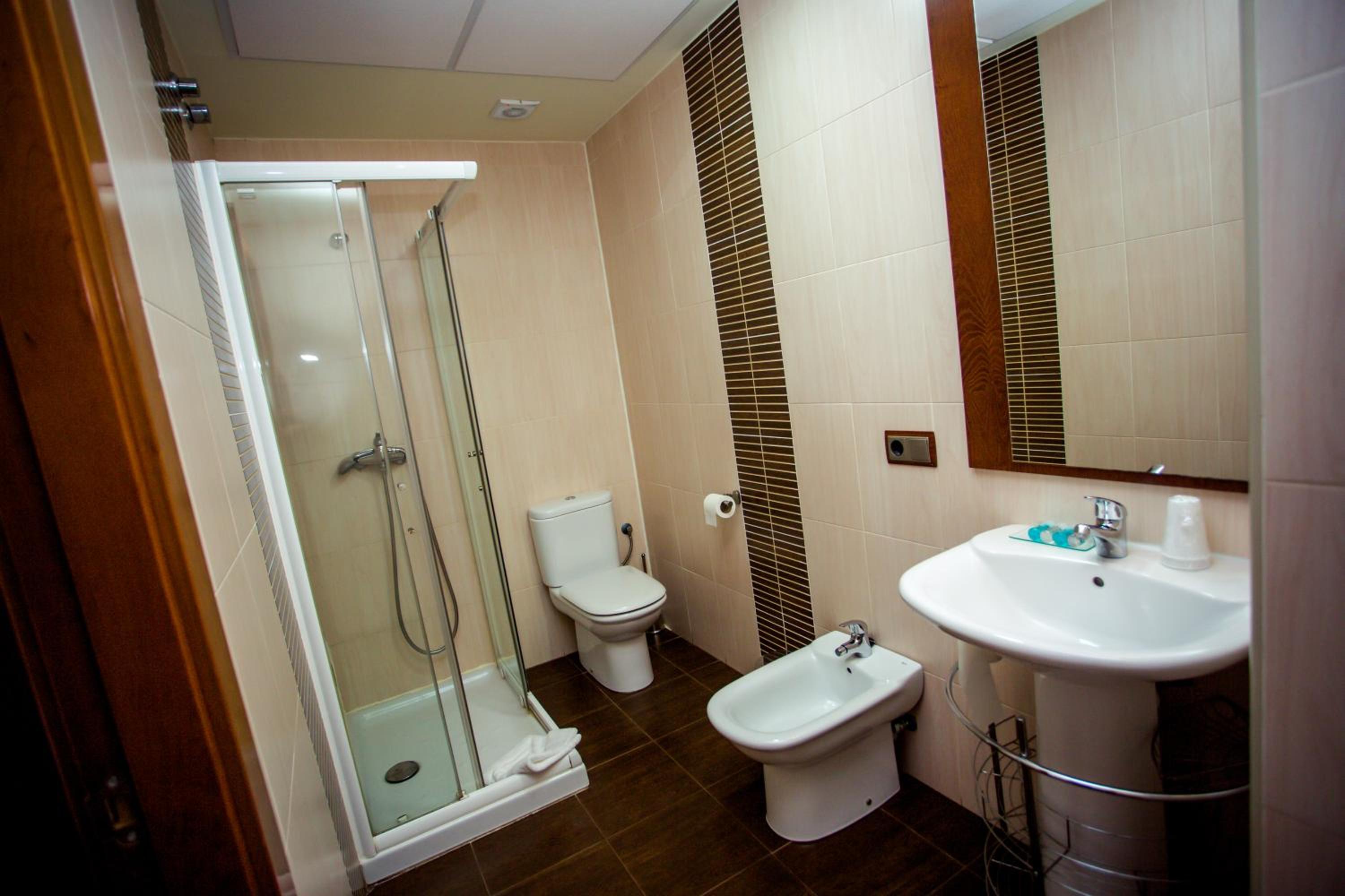 Twin Room - Photo 4