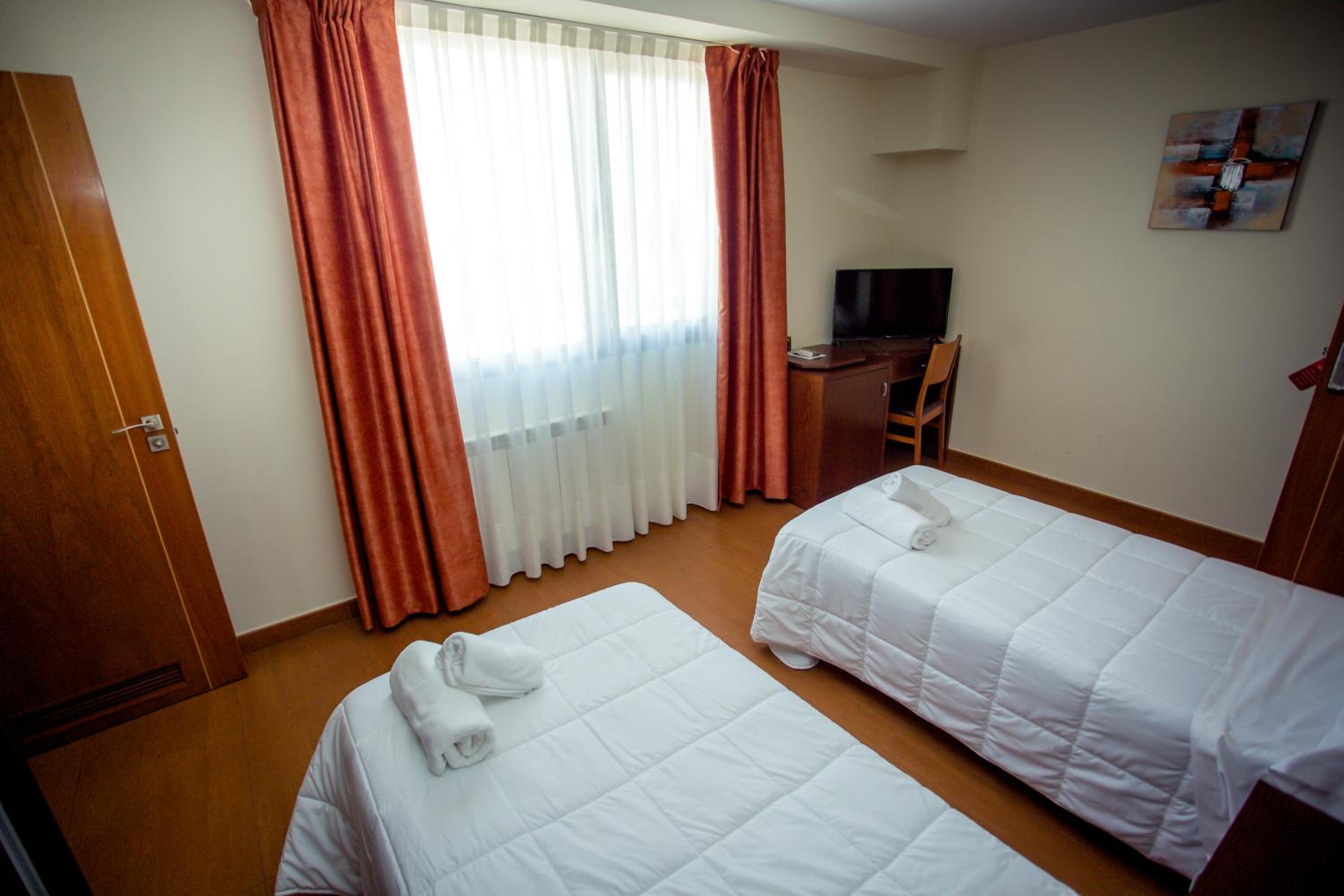 Twin Room - Photo 1