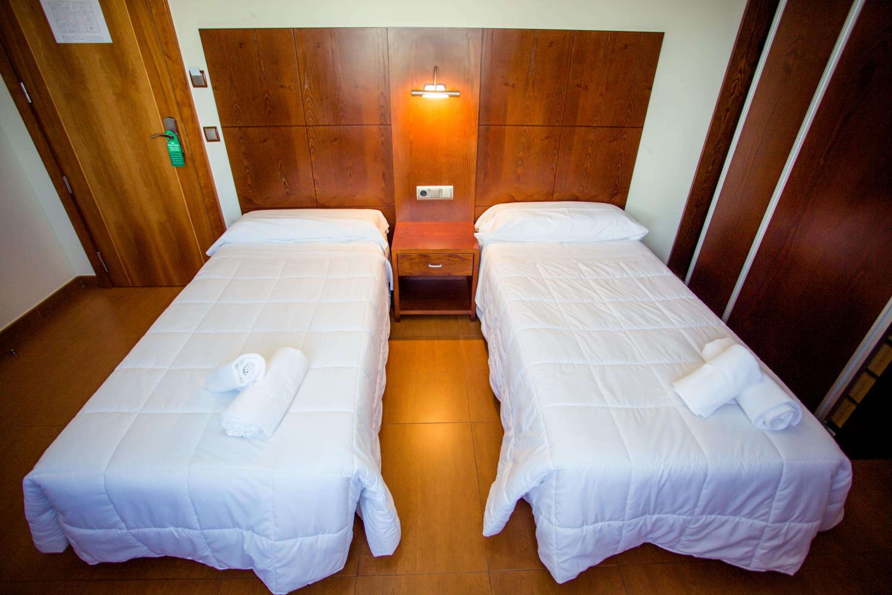 Twin Room - Photo 6