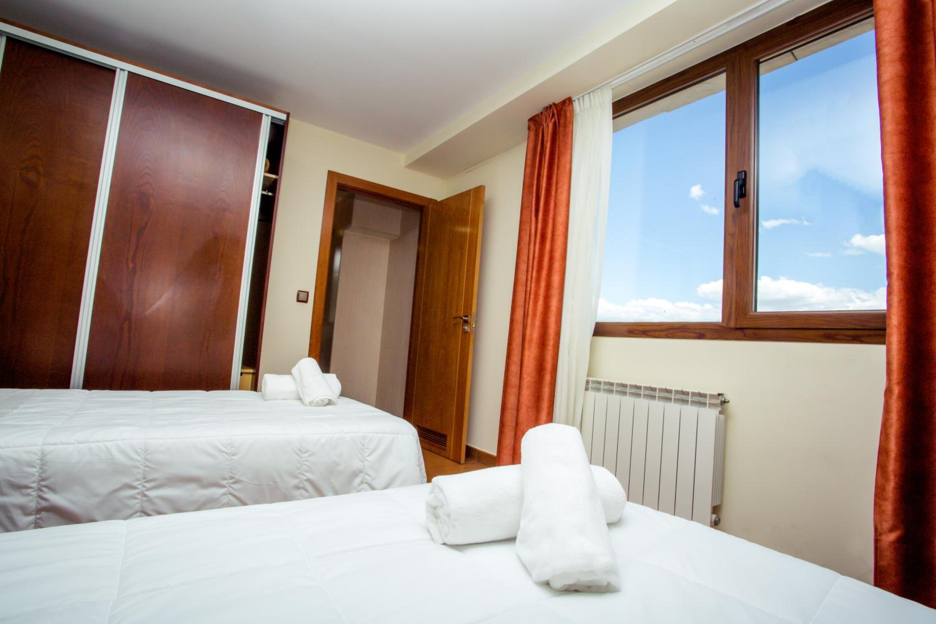 Twin Room - Photo 3
