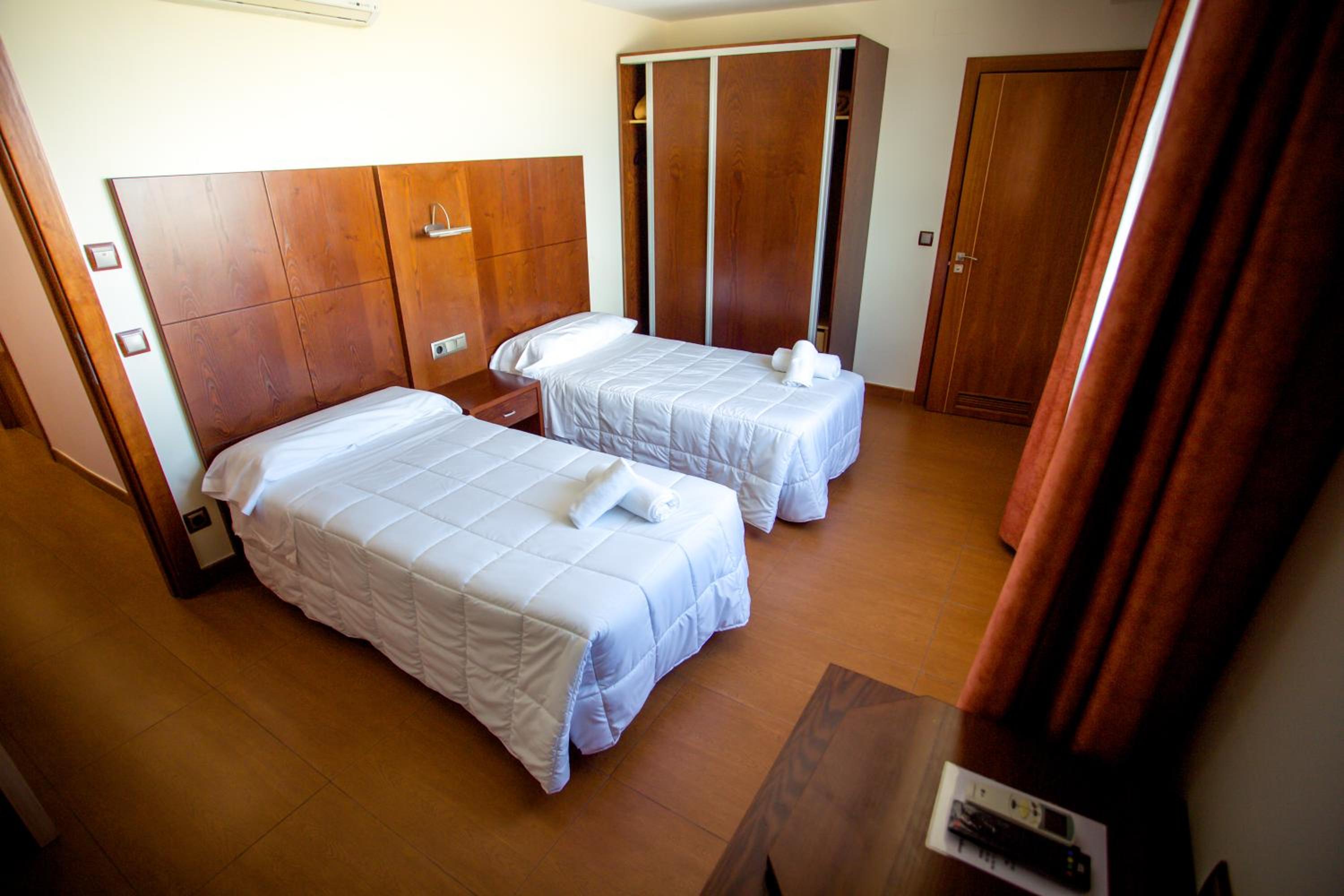 Twin Room - Photo 7