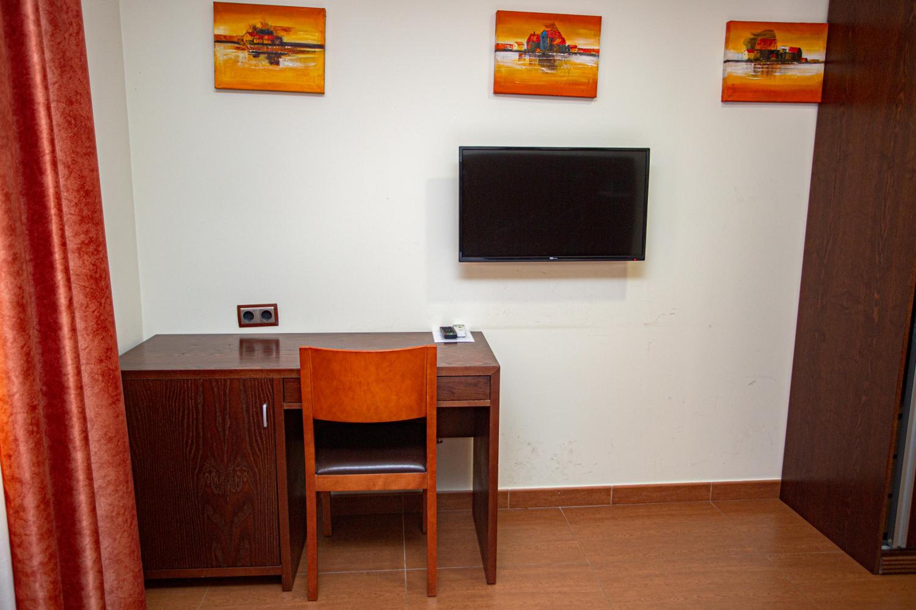 Queen Room - Photo 10
