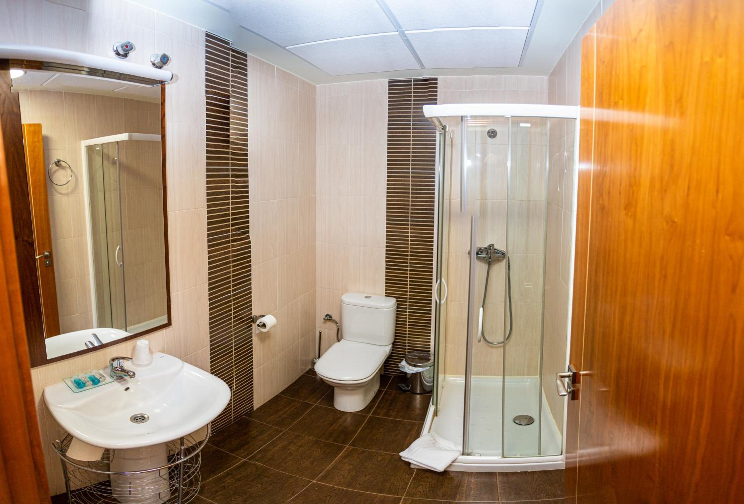 Twin Room - Photo 2