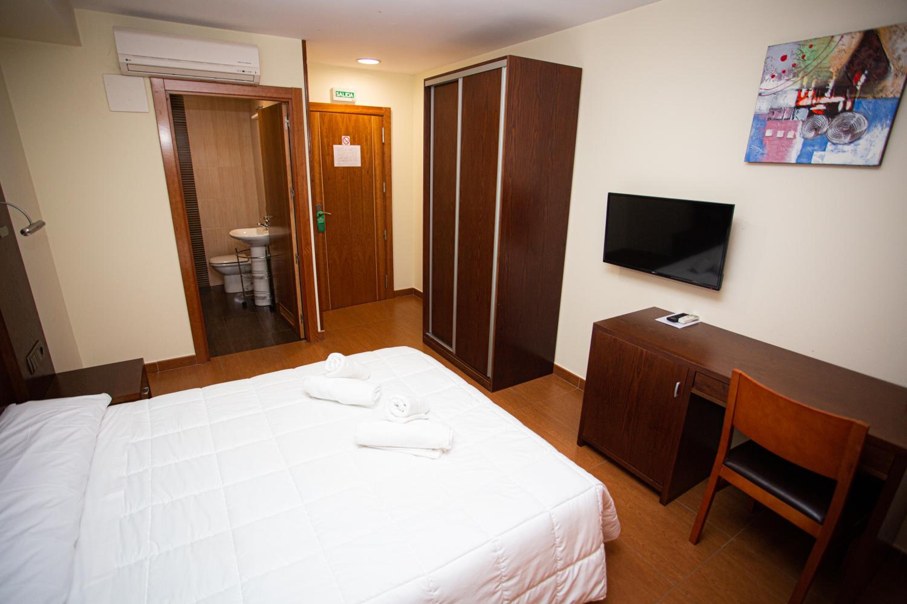 Queen Room - Photo 6