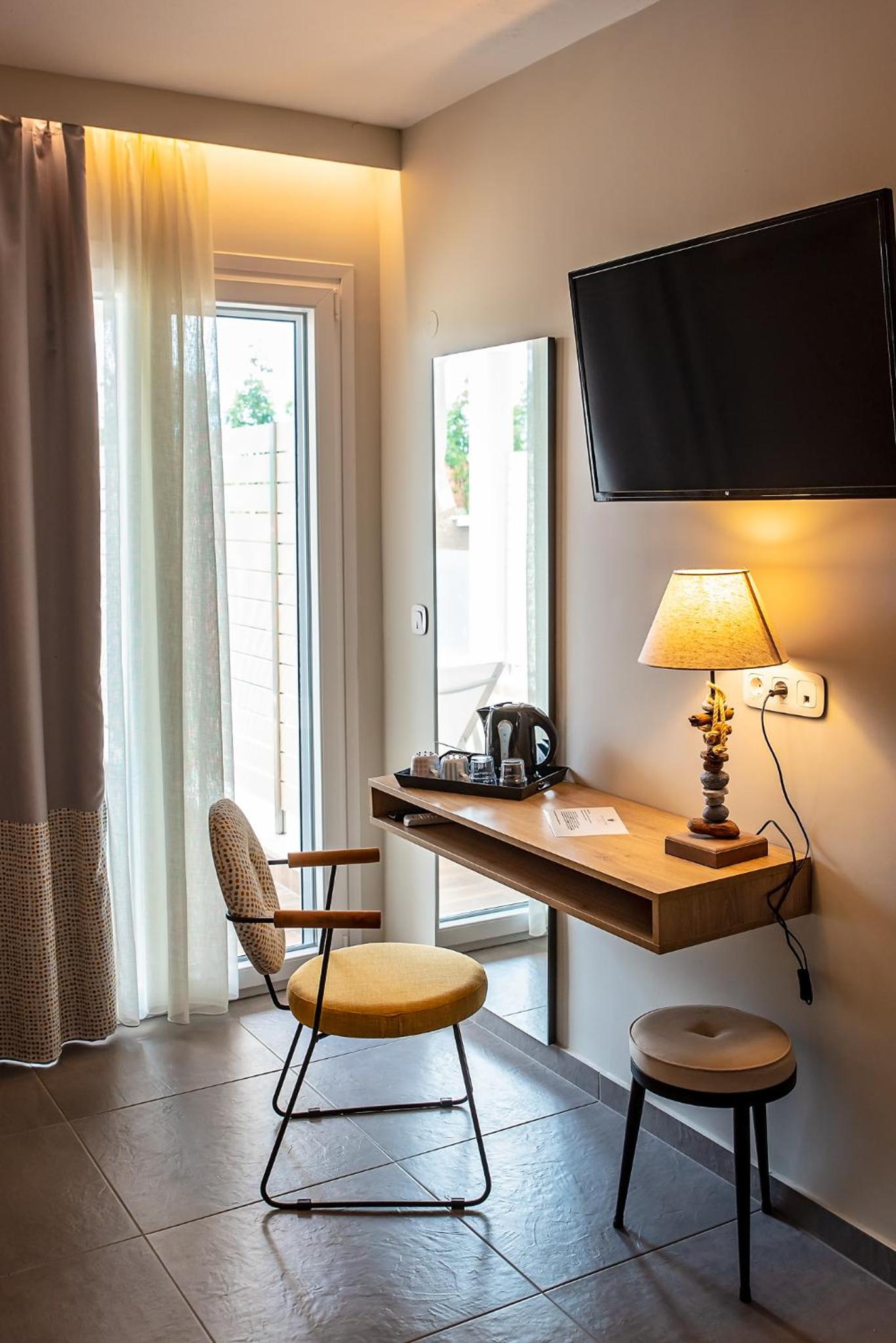 Suite with Private Pool and Garden View
