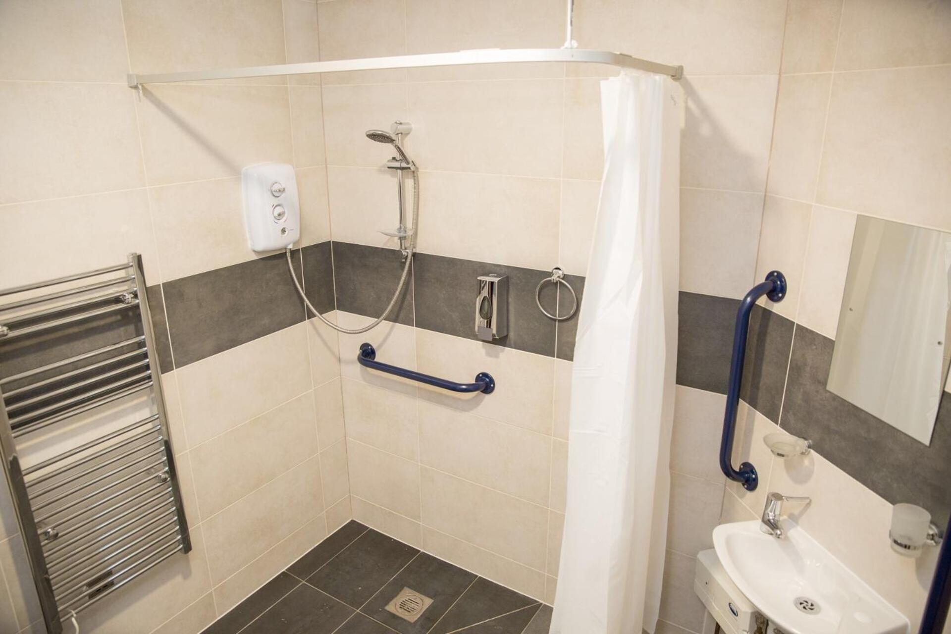 Family Room - Disability Access - Photo 8