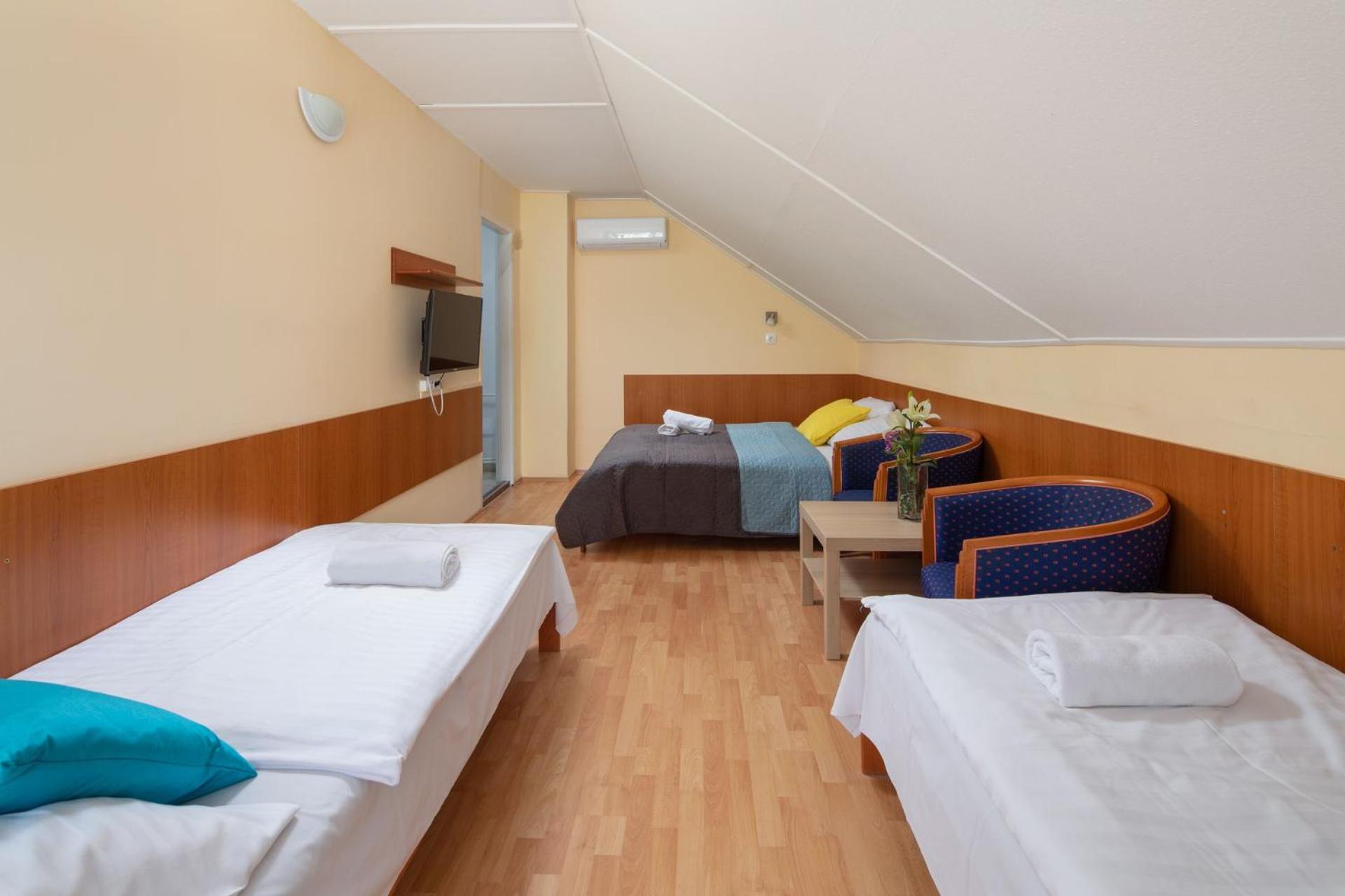 Quadruple Room with Balcony photo 1