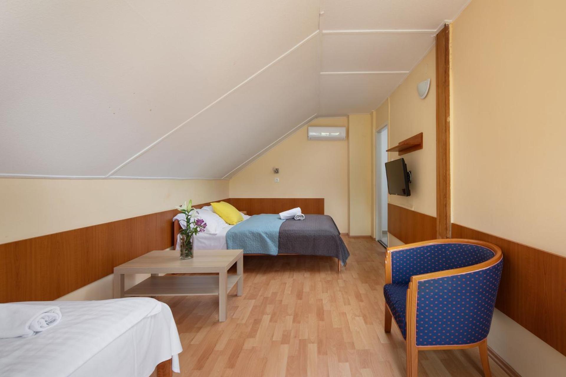 Triple Room with Balcony photo 3