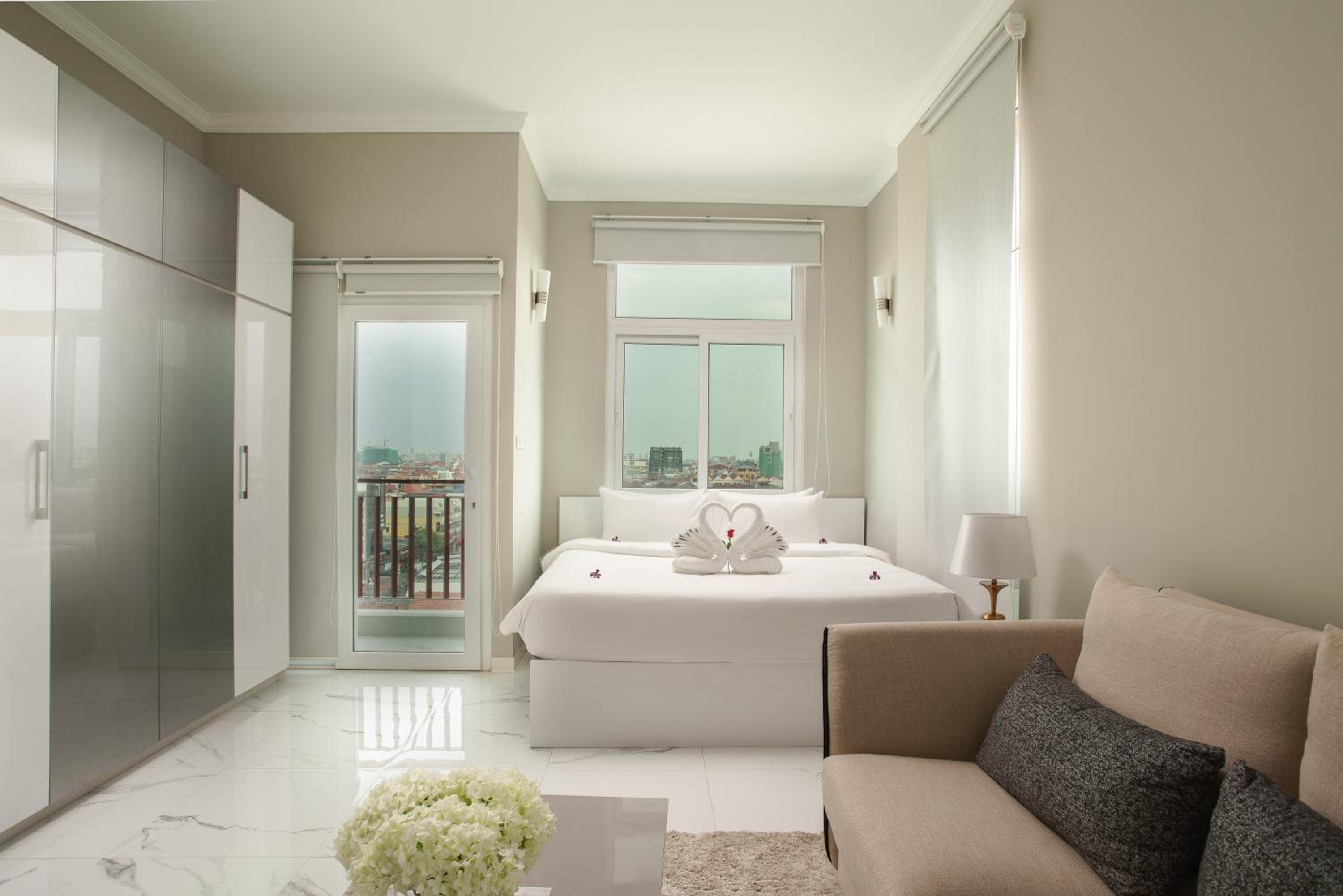 Basic Residence - Photo 10
