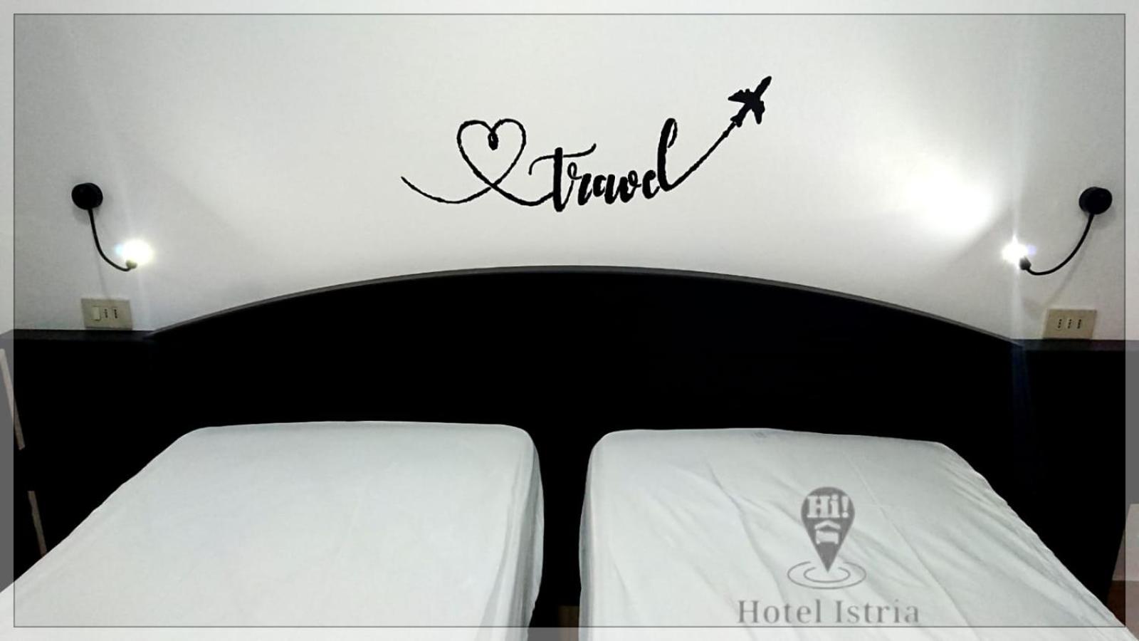 Twin Room with Private Bathroom - Photo 20
