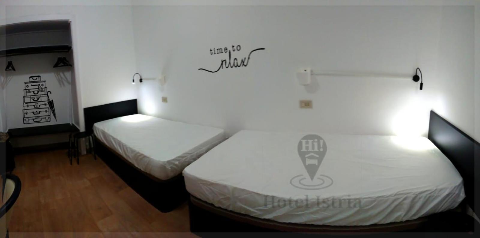 Twin Room with Shared Bathroom photo 1