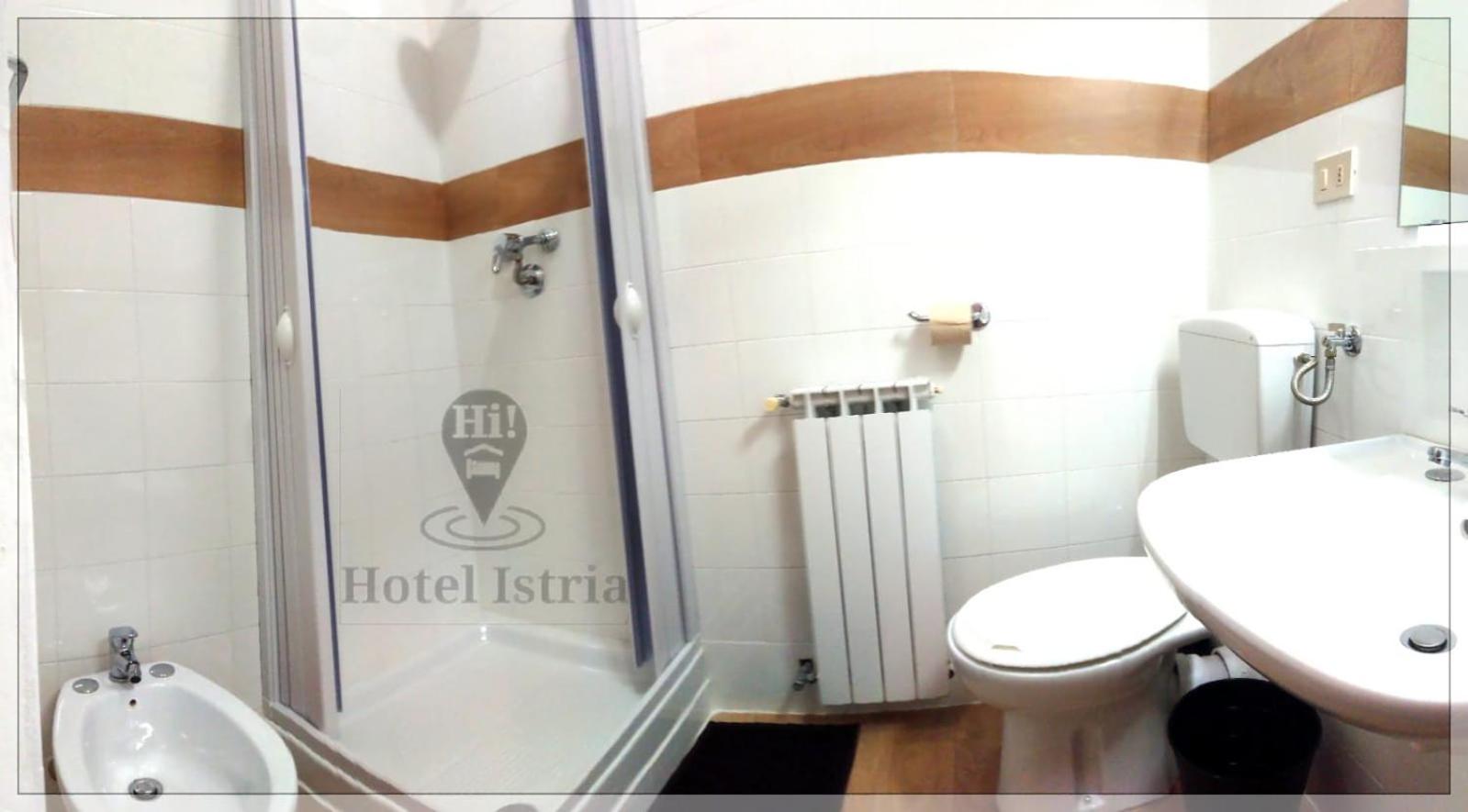 Single Room with Private Bathroom photo 3