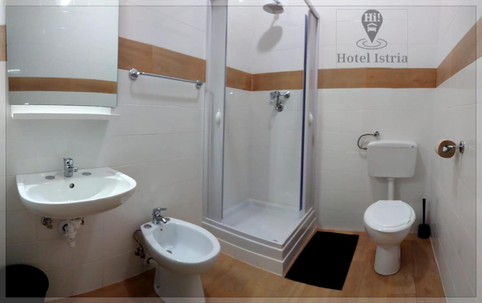 Triple Room with Private Bathroom - Photo 8