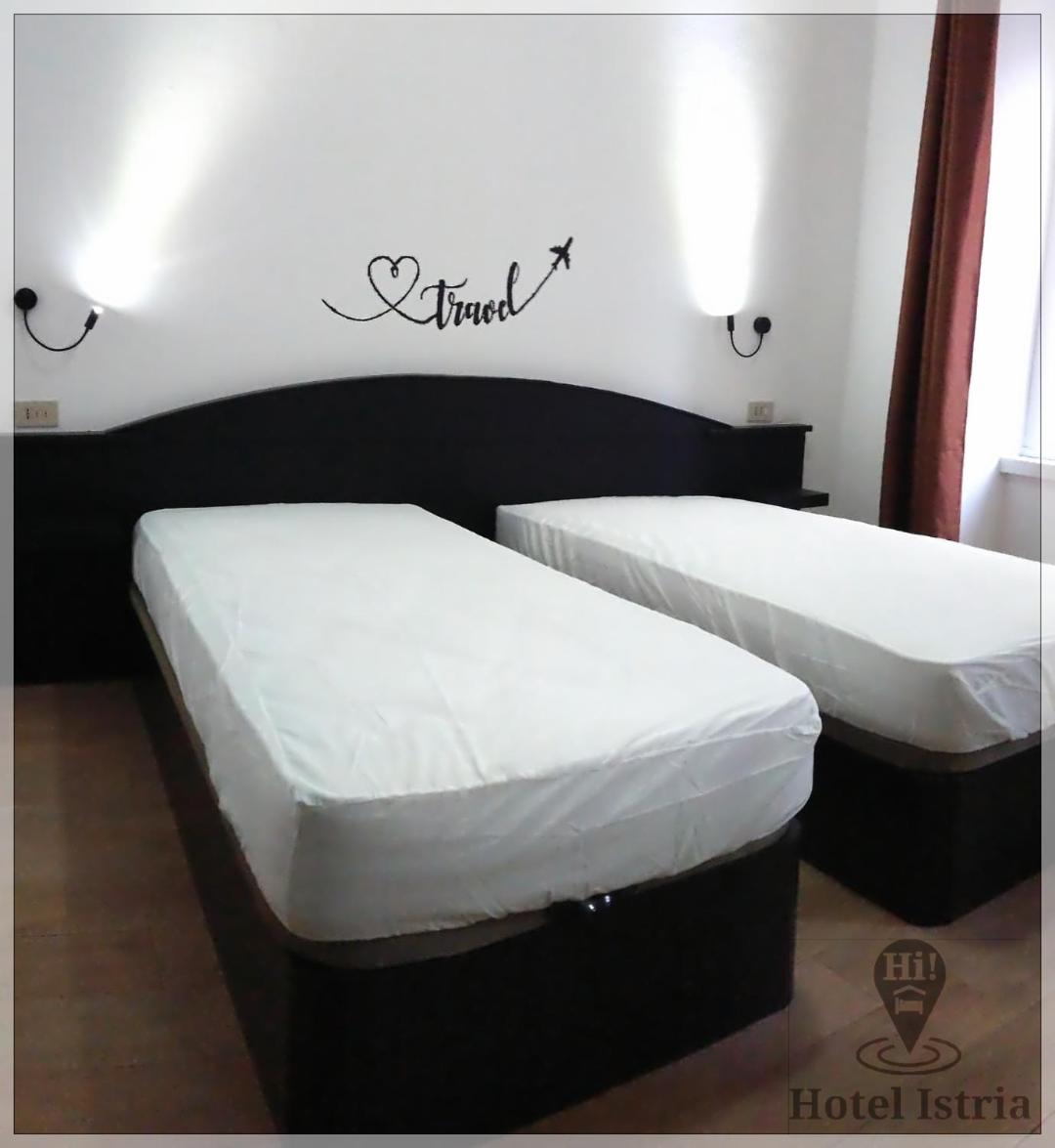 Twin Room with Private Bathroom - Photo 7