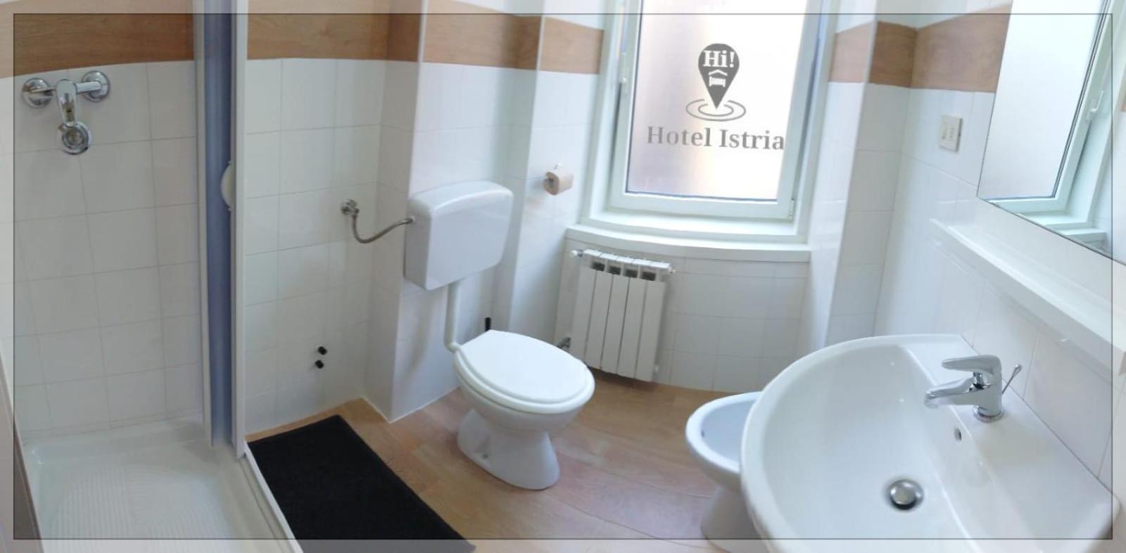 Twin Room with Private Bathroom - Photo 3