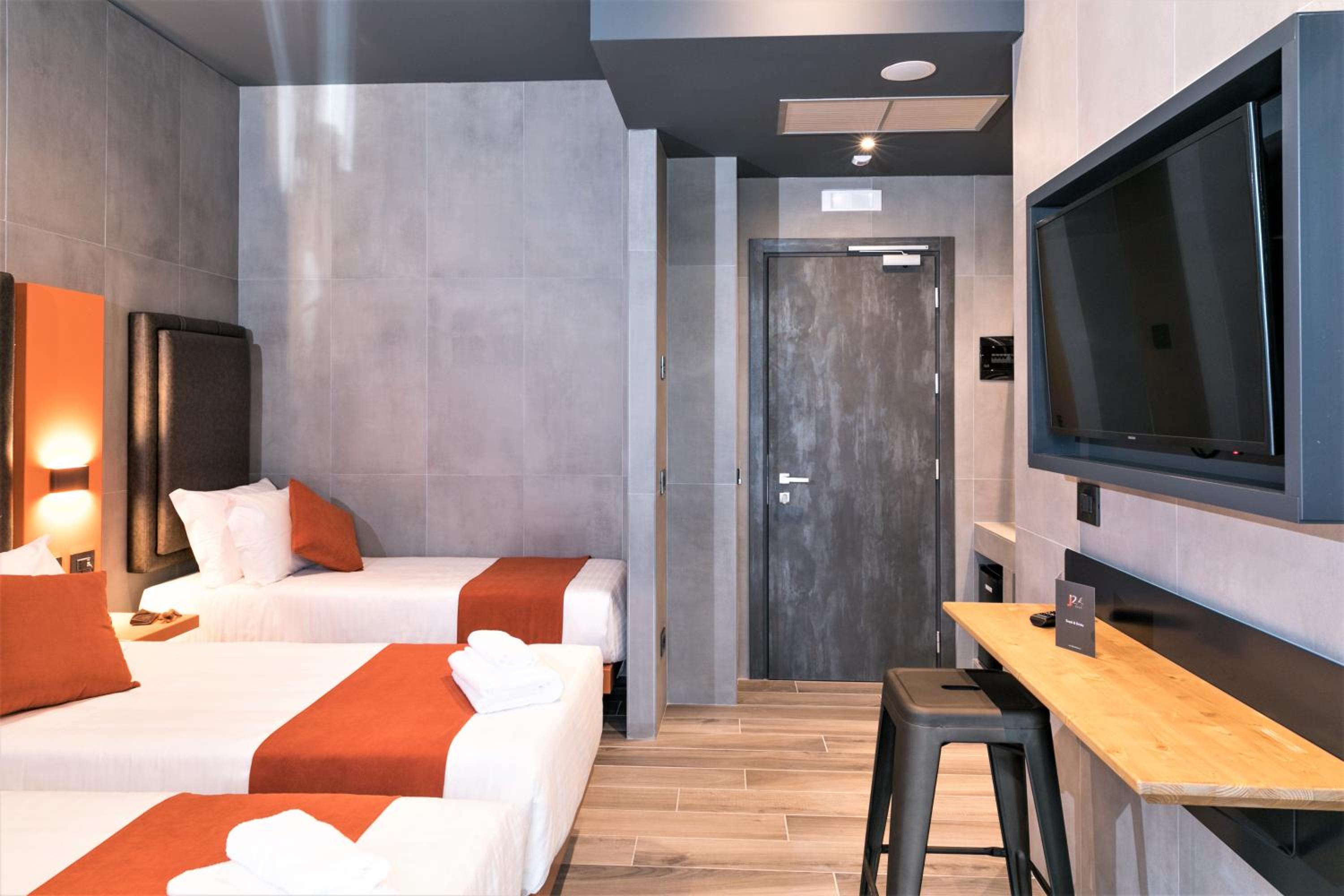 Standard Quadruple Room - Photo 5
