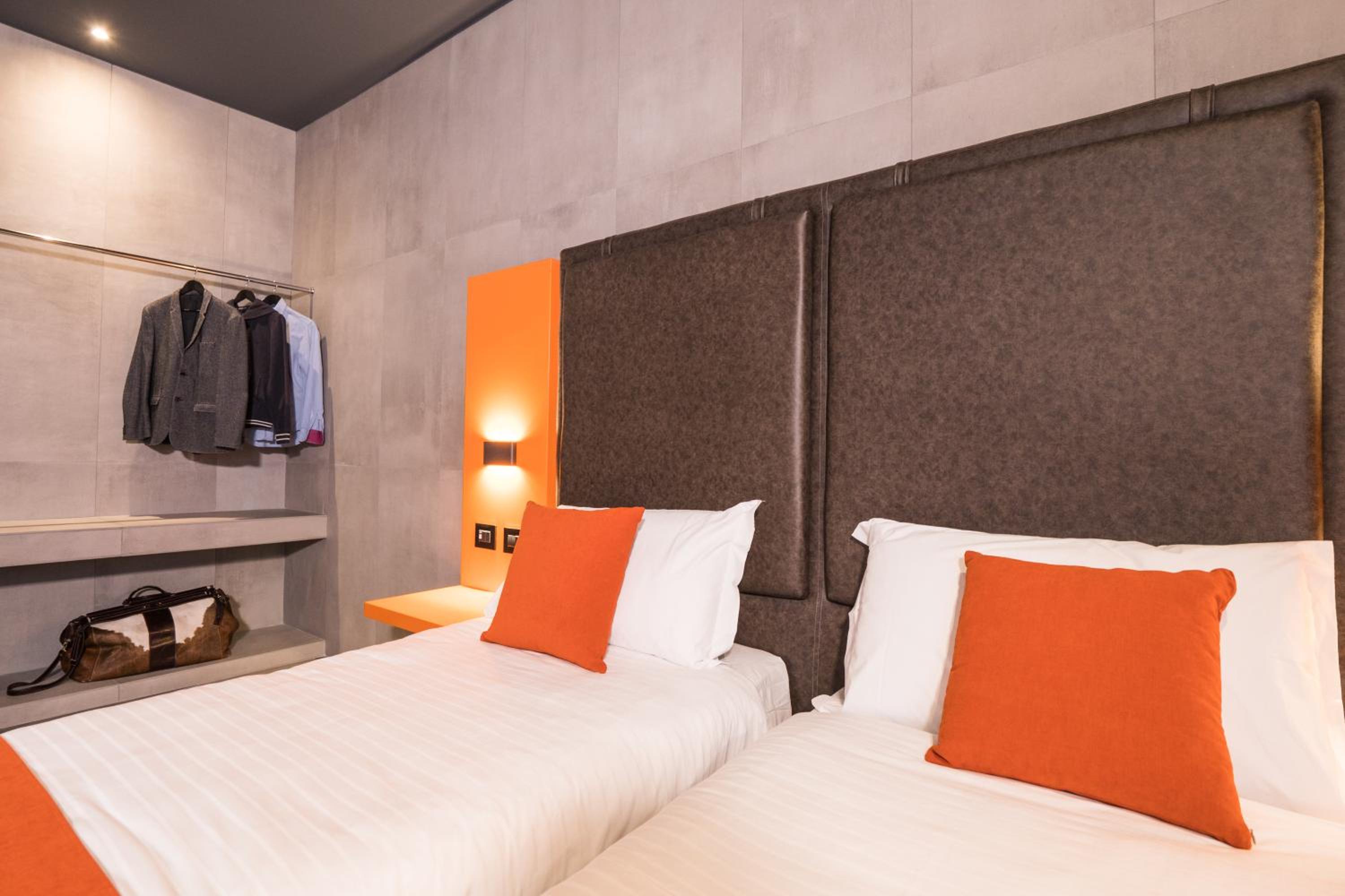 Twin Room - Photo 3