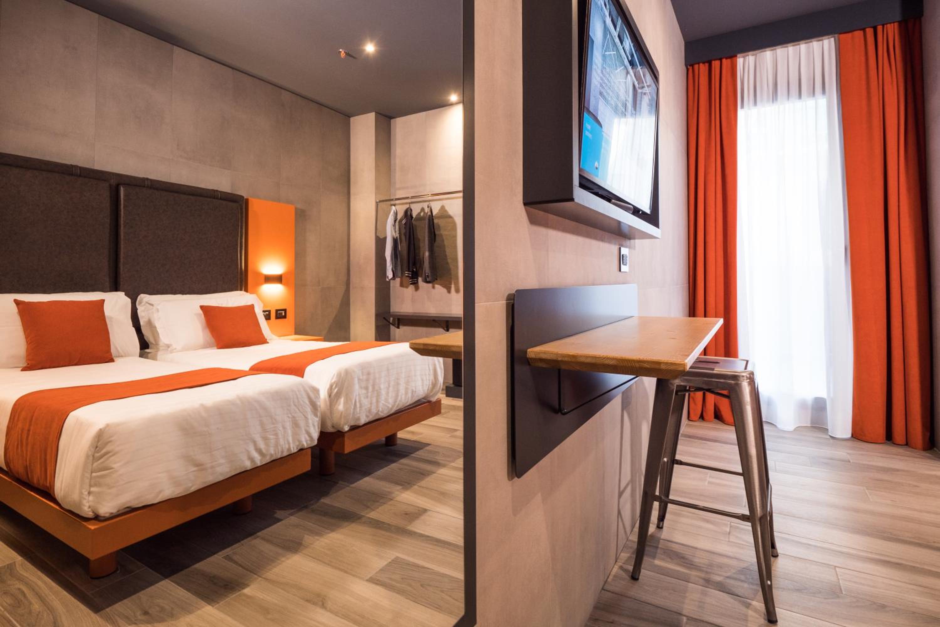 Twin Room - Photo 1
