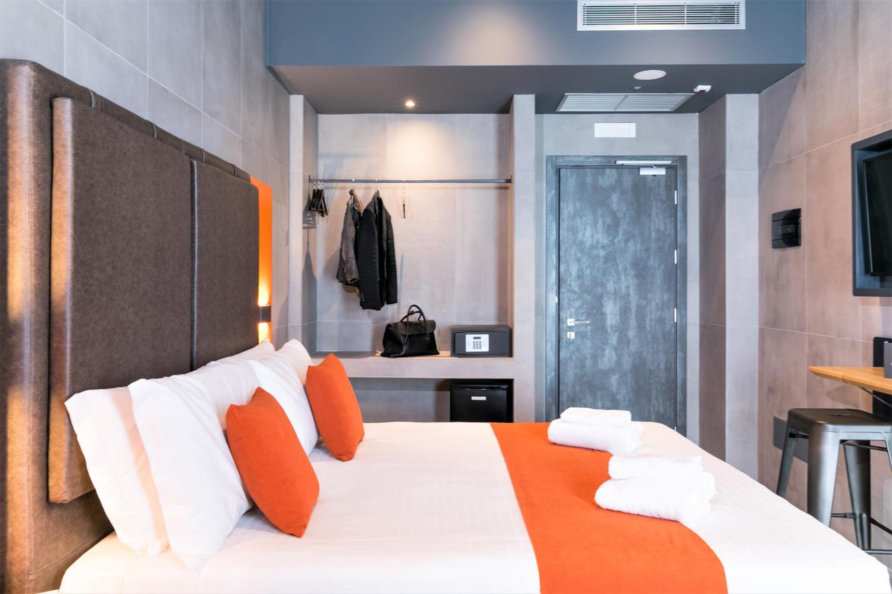 Double Room - Photo 6