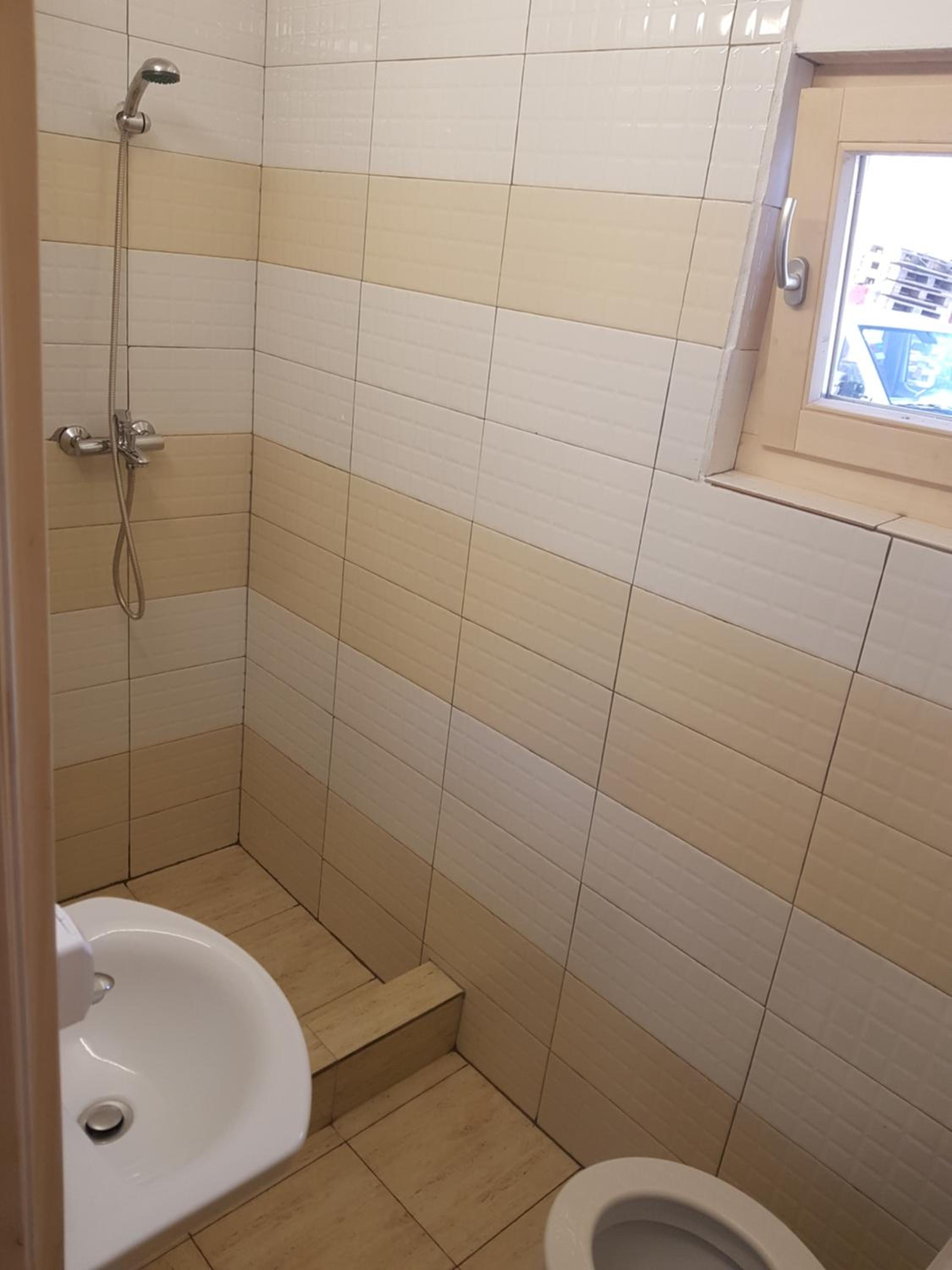 Small Twin Room - Photo 6