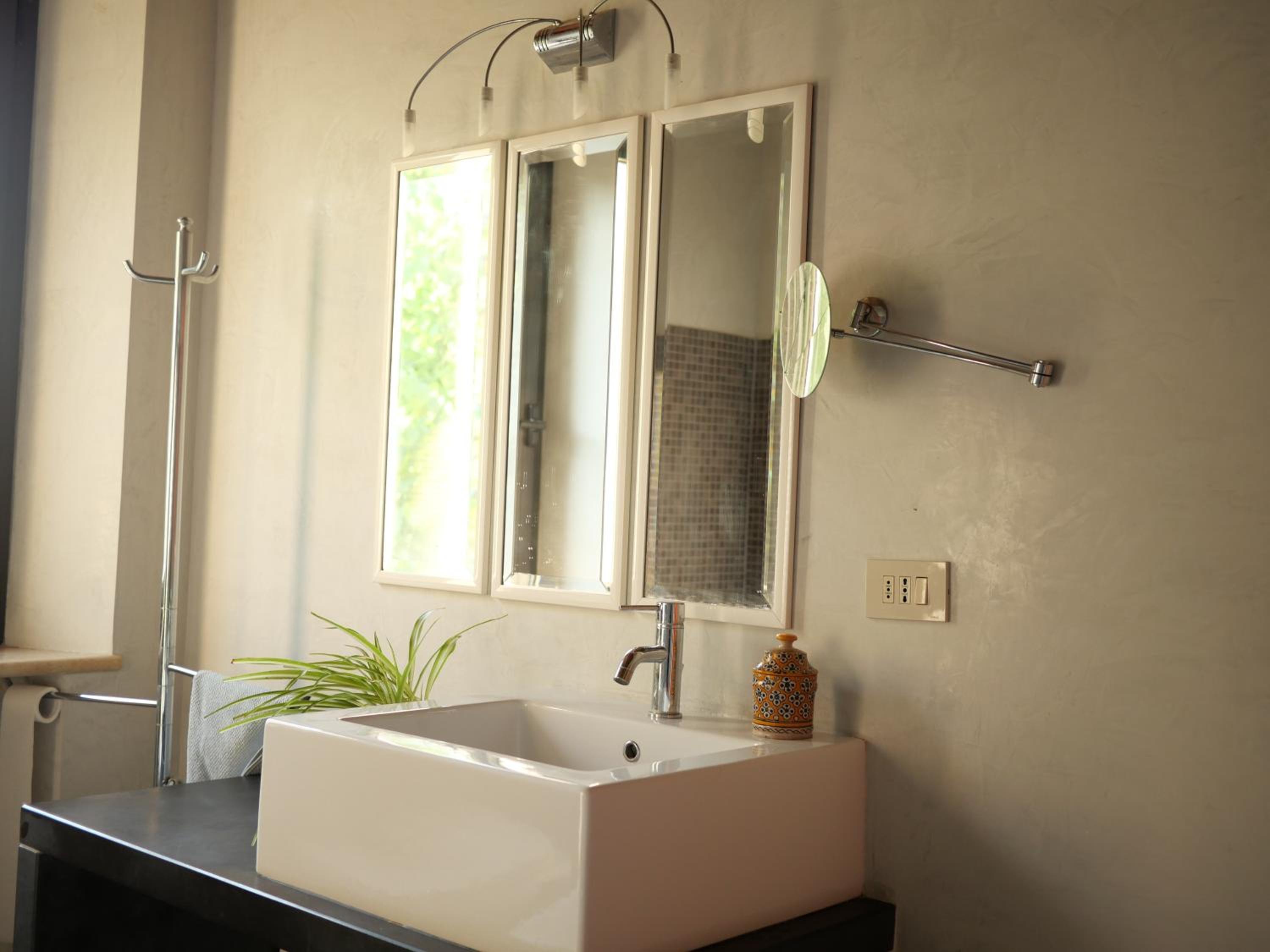 Standard Twin Room with Shared Bathroom photo 3