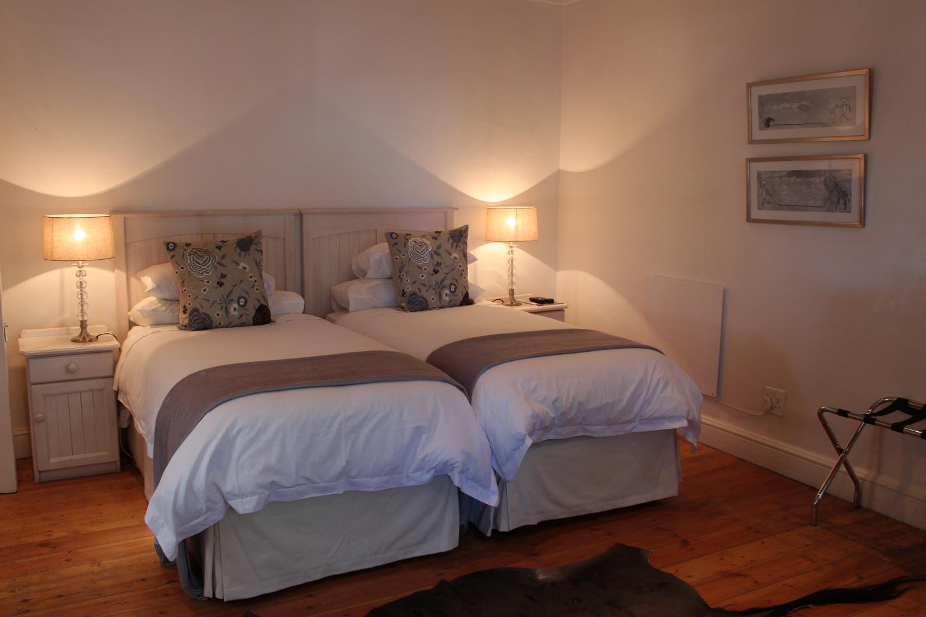 Standard Double or Twin Room - Photo 10
