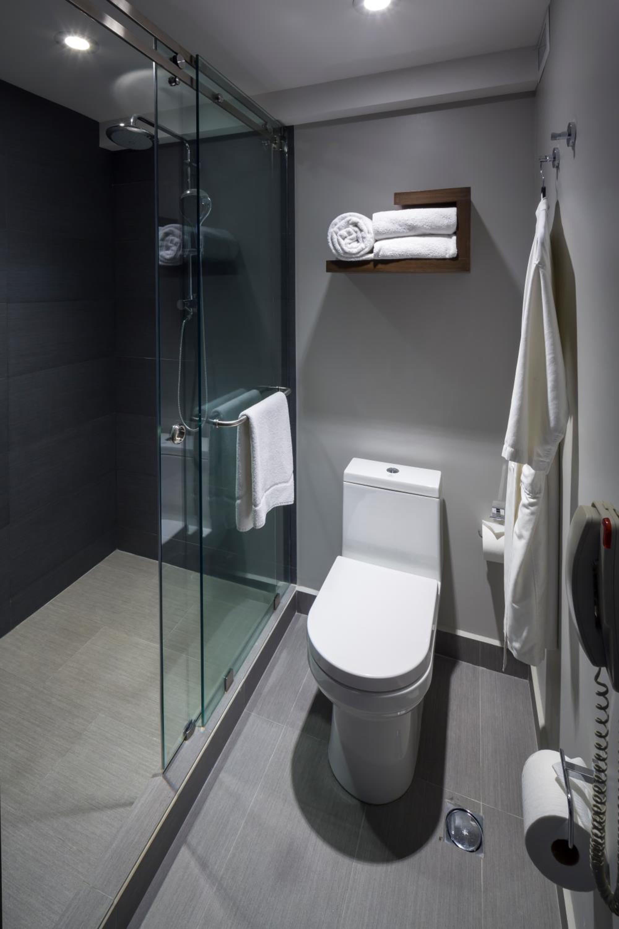 Double Room with City View - Photo 4