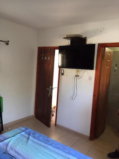 Double Room with Private Bathroom - Photo 3