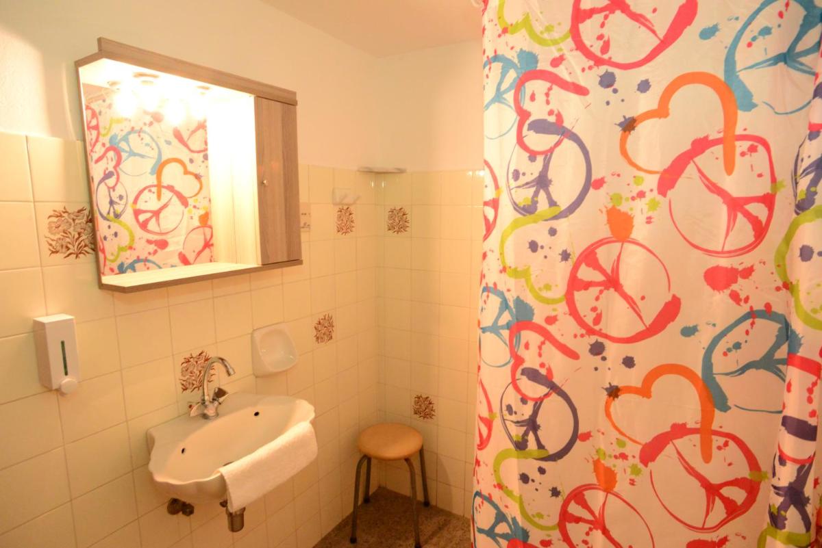 Standard Twin Room - Photo 5