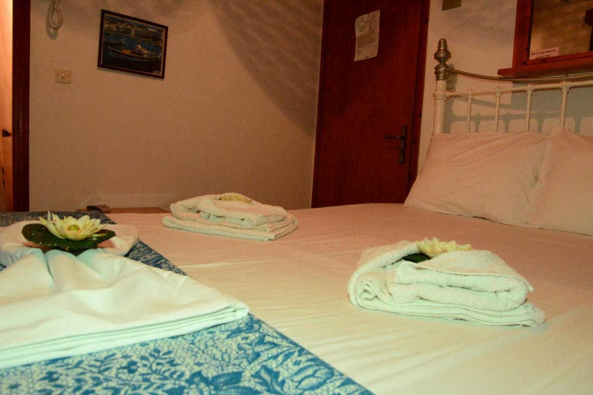 Standard Double Room - Photo 5