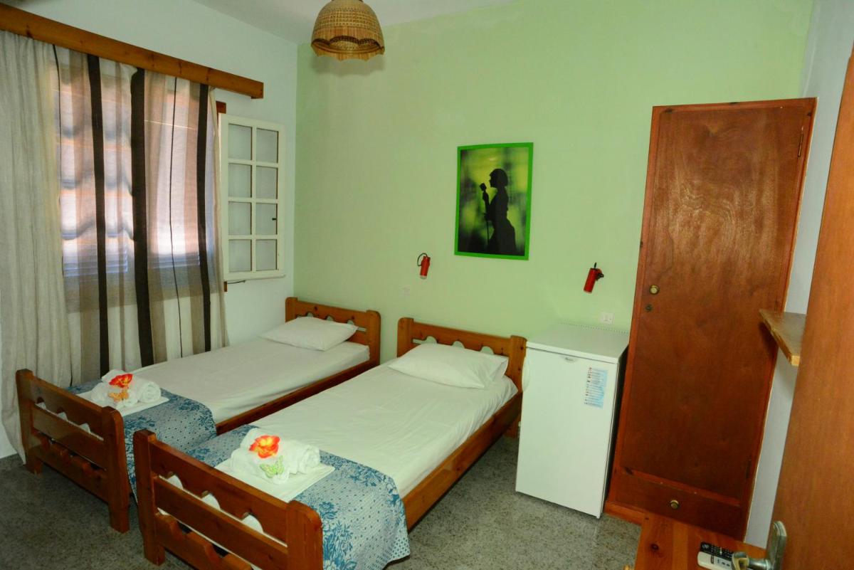 Standard Twin Room - Photo 9