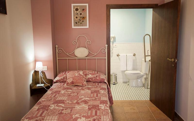 Double or Twin Room - Photo 5