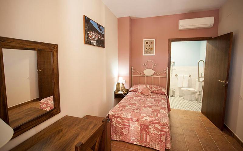 Double or Twin Room - Photo 7
