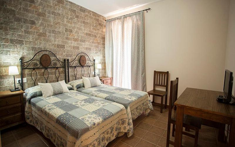 Double or Twin Room - Photo 9
