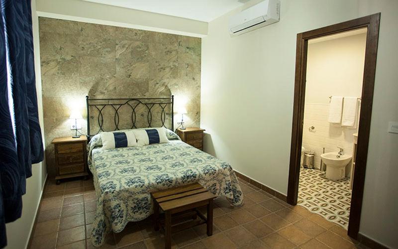 Double or Twin Room - Photo 18