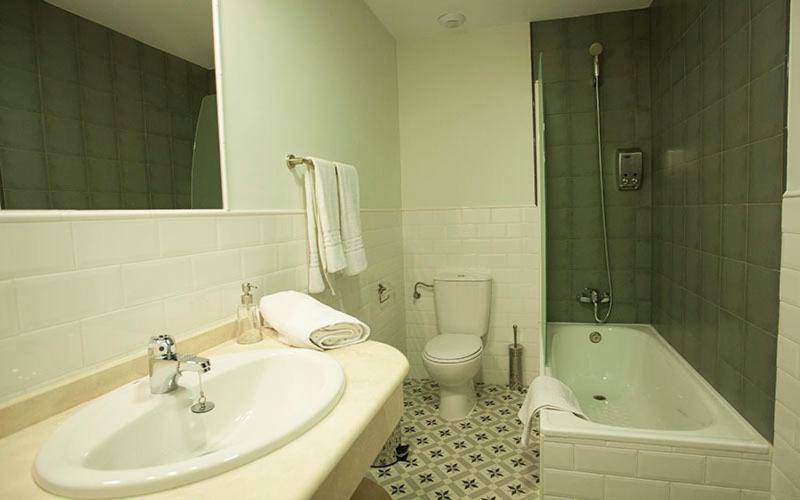 Double or Twin Room - Photo 19