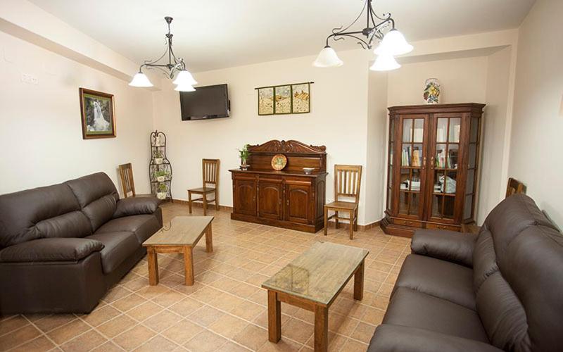 Double or Twin Room - Photo 13