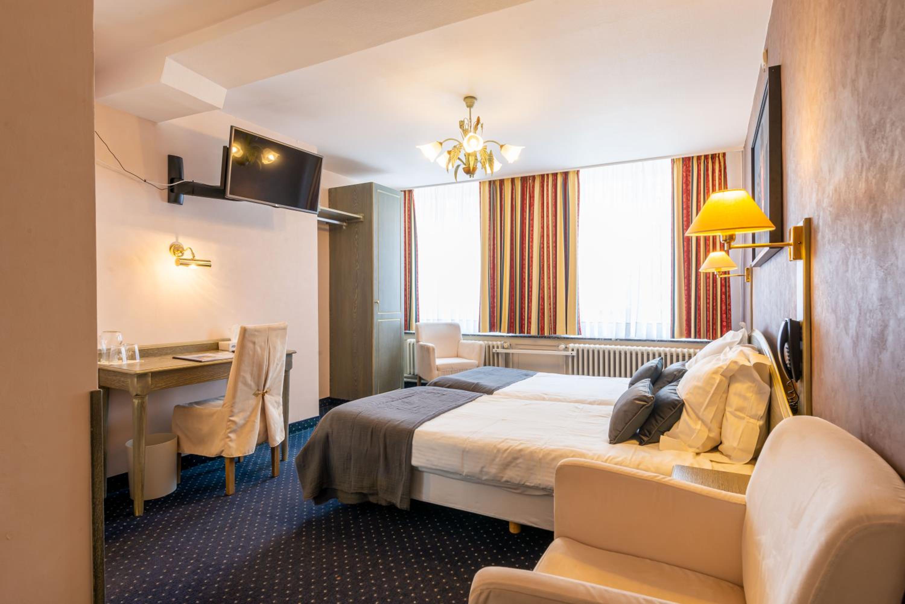 Double or Twin Room - Photo 5