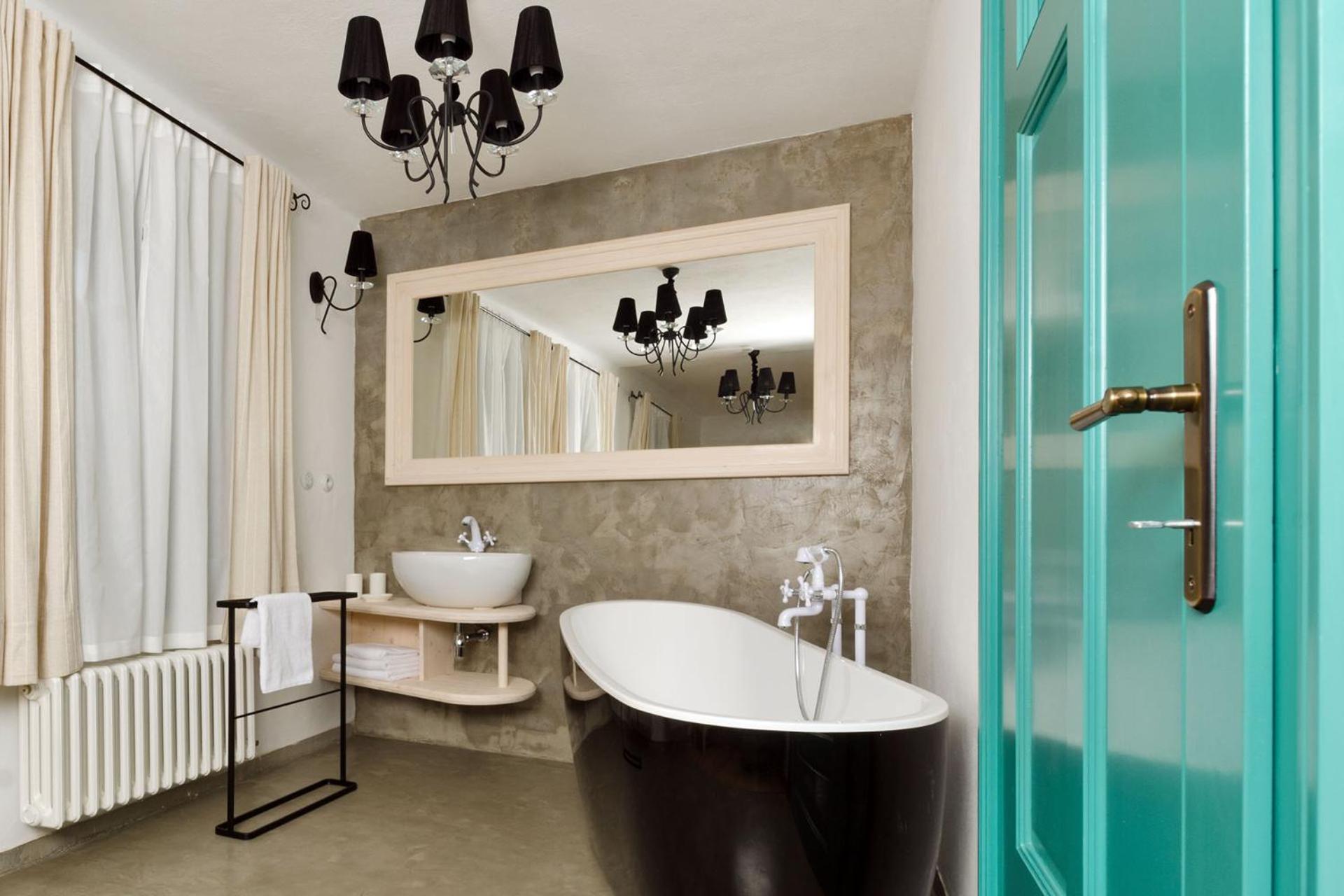 Deluxe Double Room with Bath photo 1