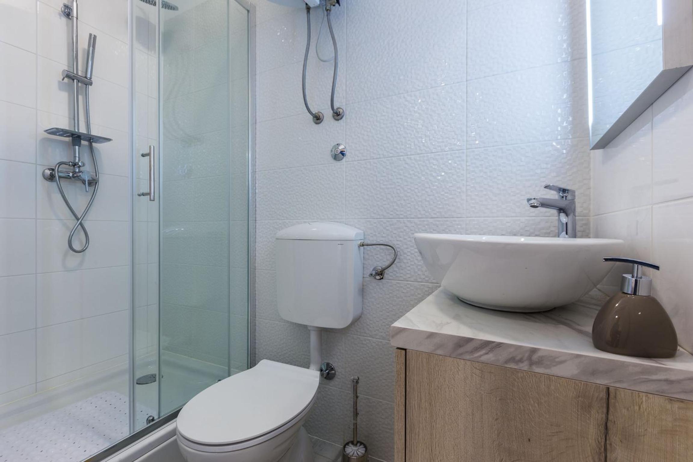 Studio Apartment - Photo 13