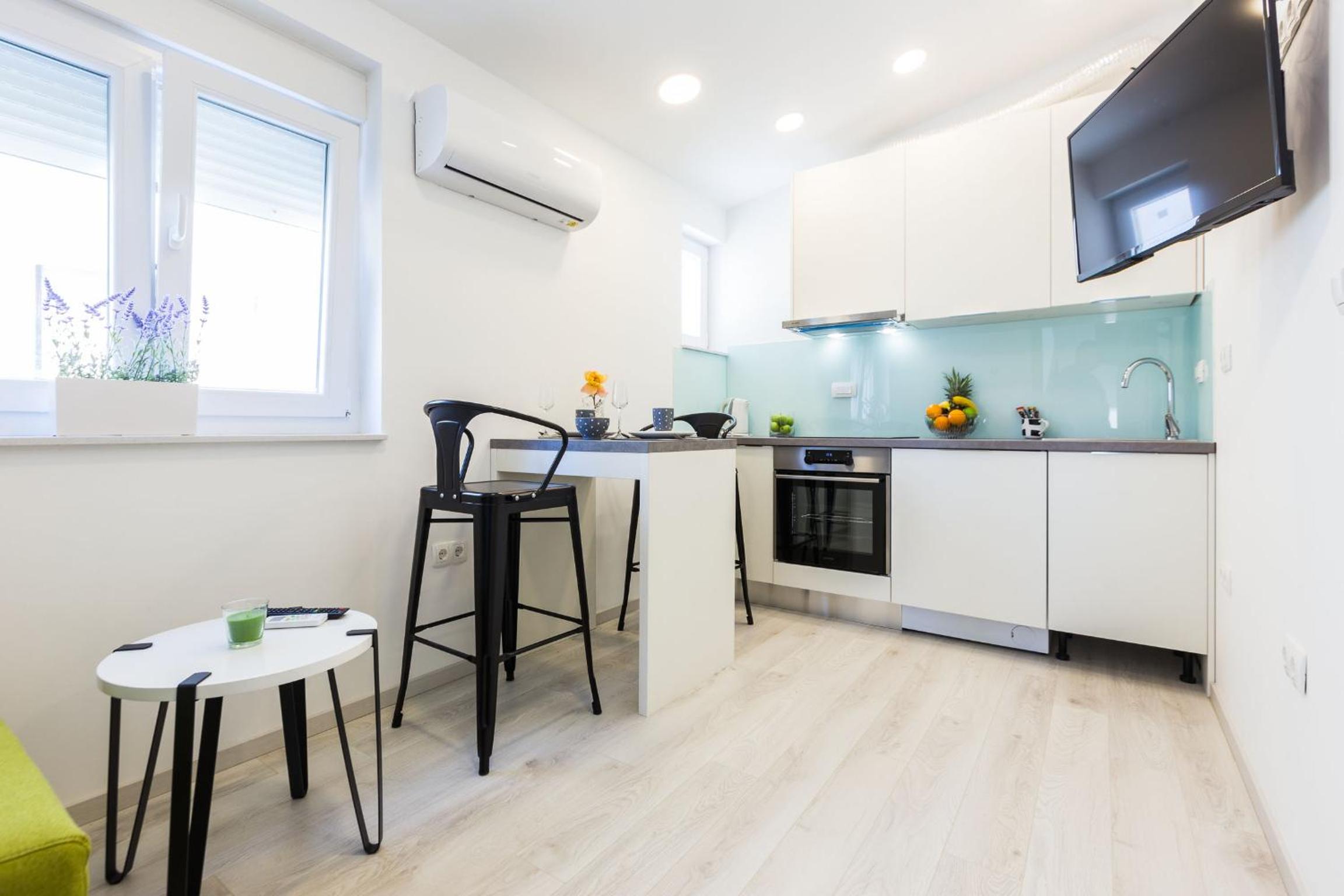 Studio Apartment - Photo 3