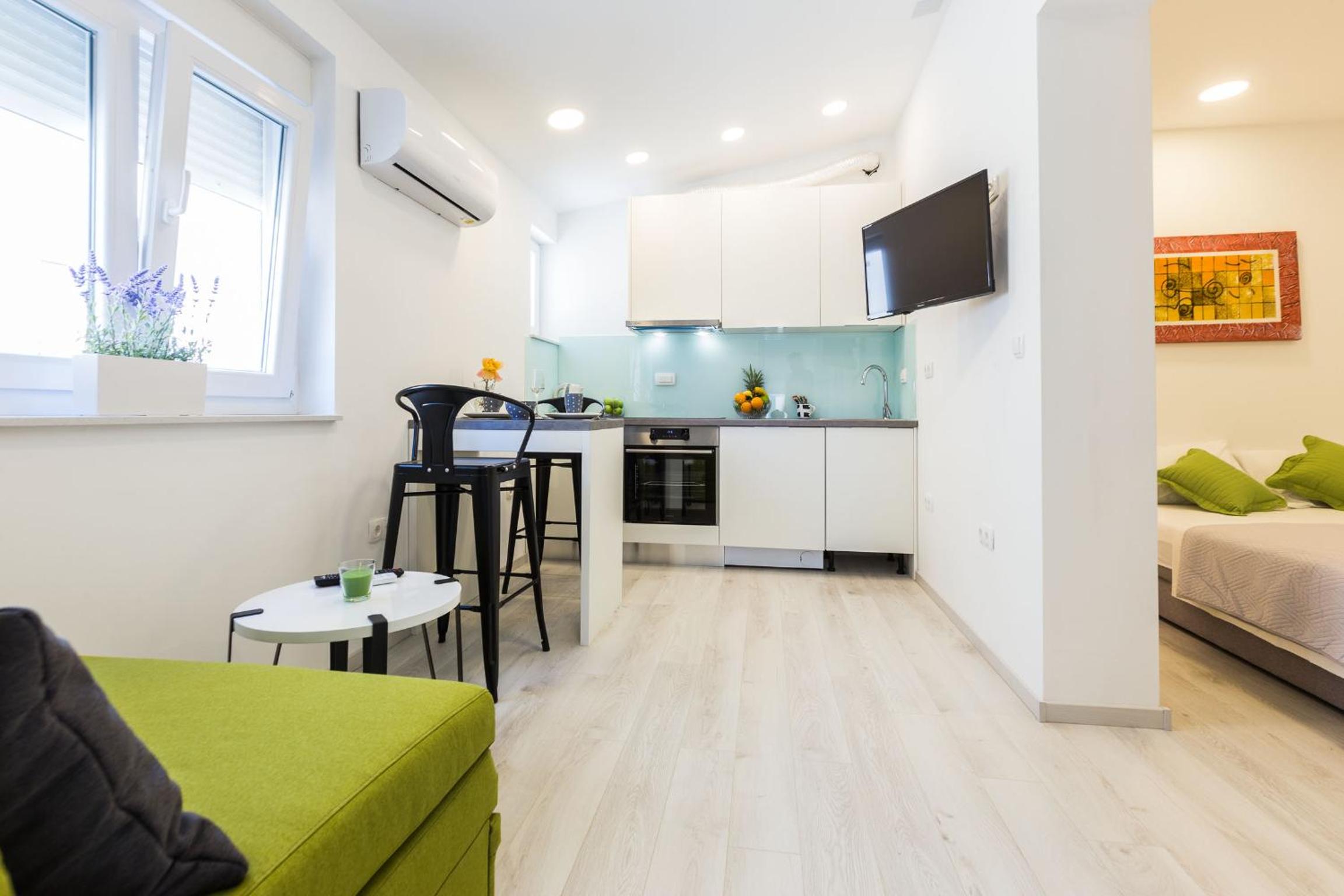 Studio Apartment - Photo 4