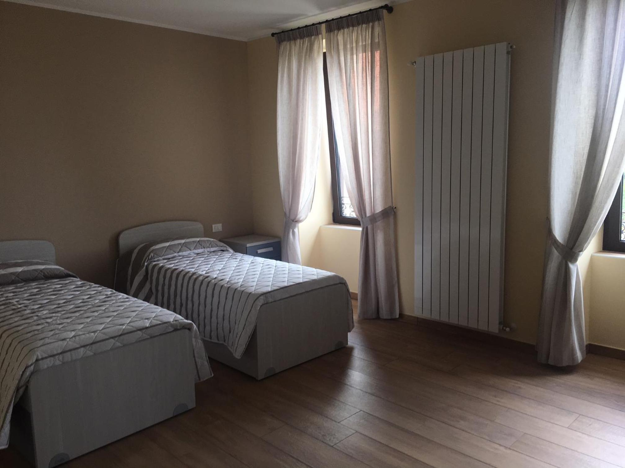 Quadruple Room with Private Bathroom - Photo 7