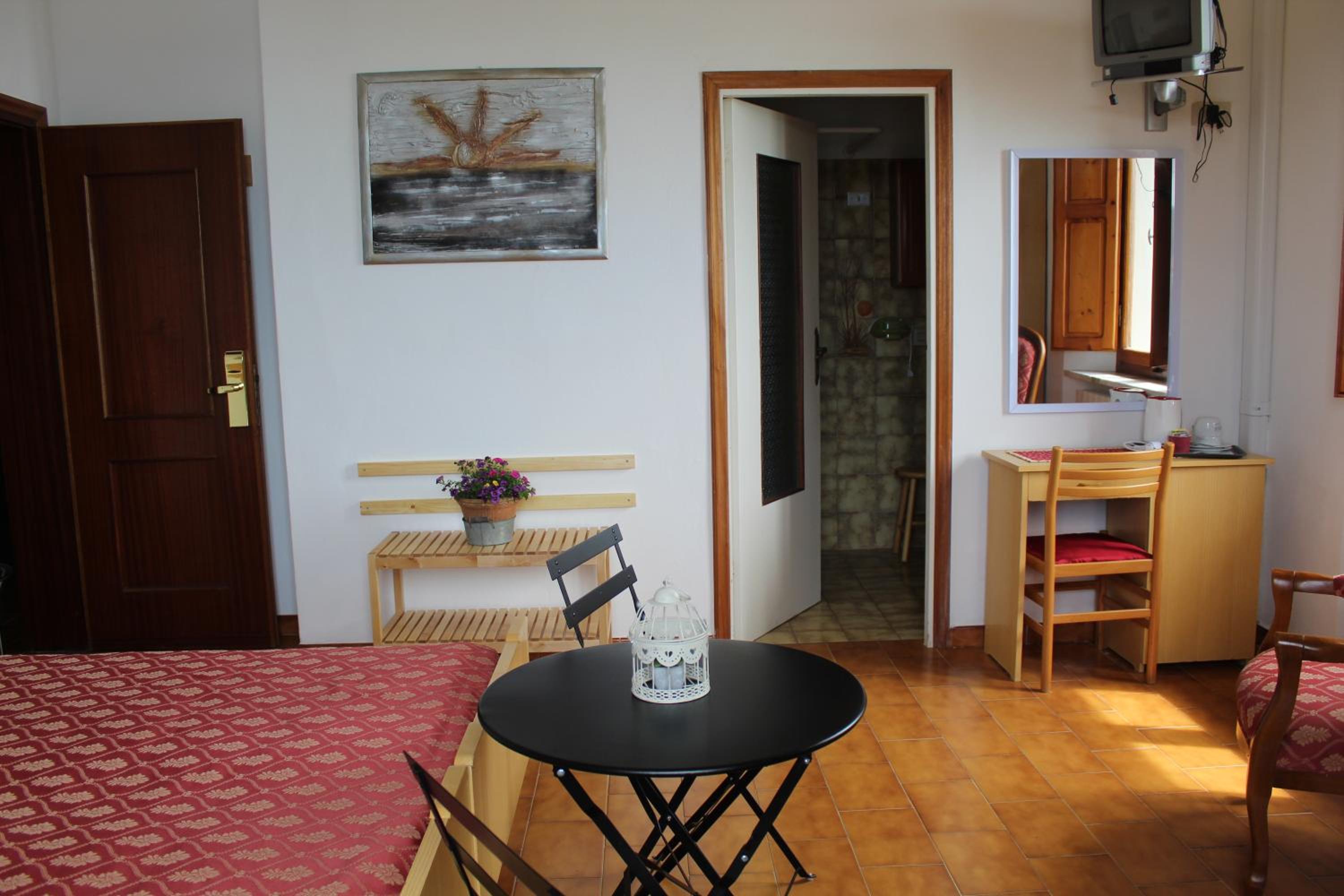Large Double or Twin Room photo 2