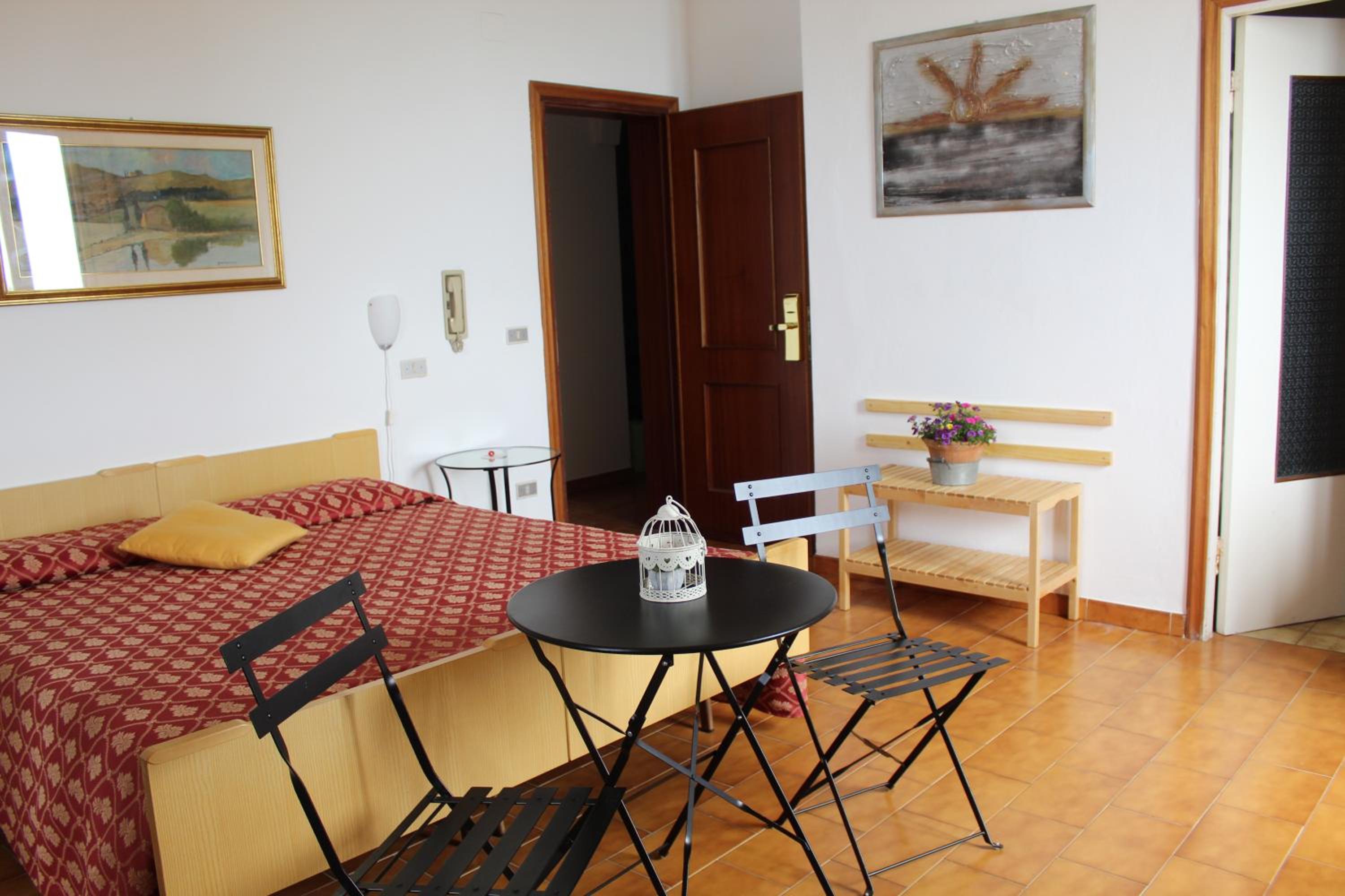 Large Double or Twin Room photo 1