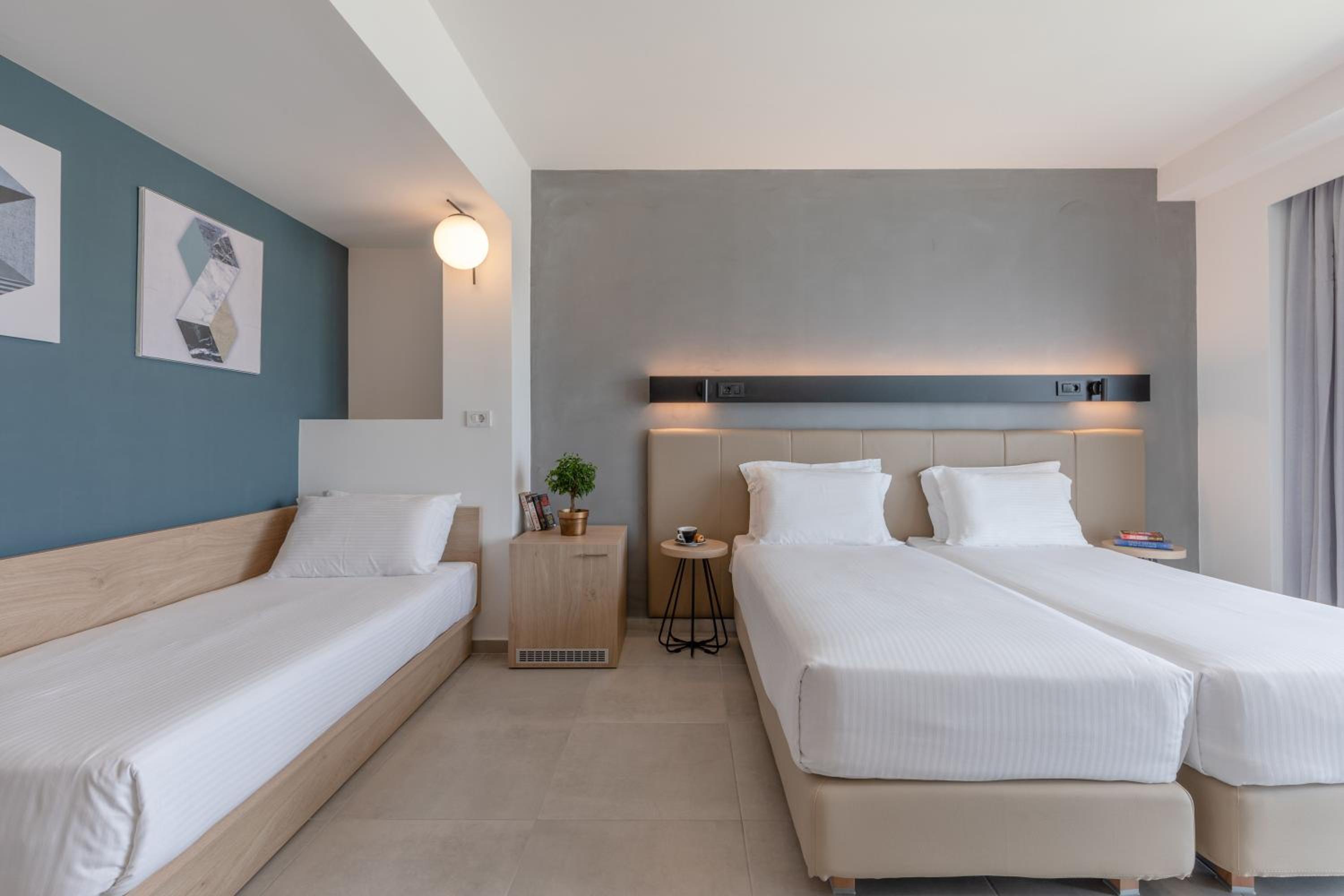 Superior Triple Room with Side Sea View (3 Adults) photo 2