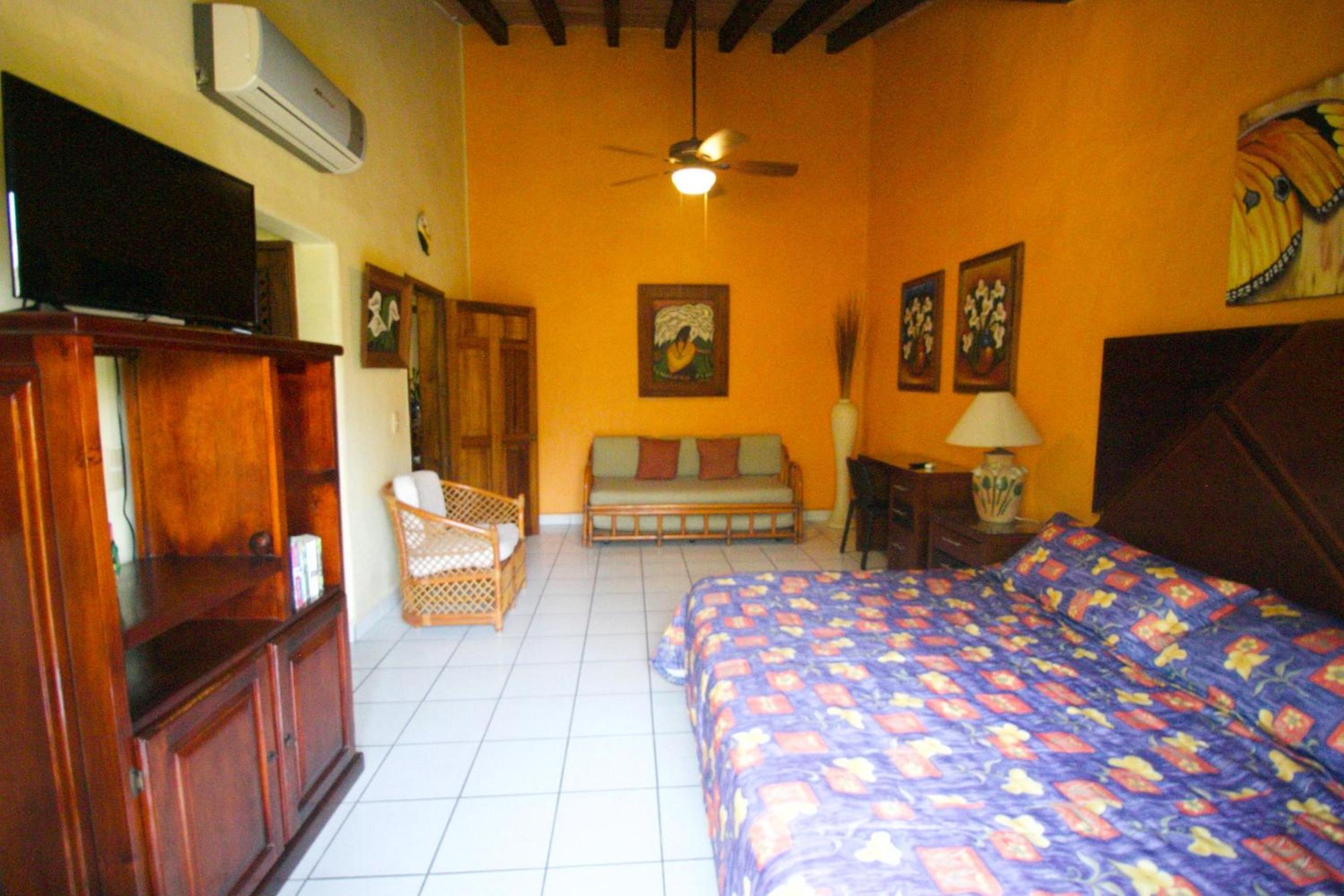One-Bedroom Apartment - Photo 7