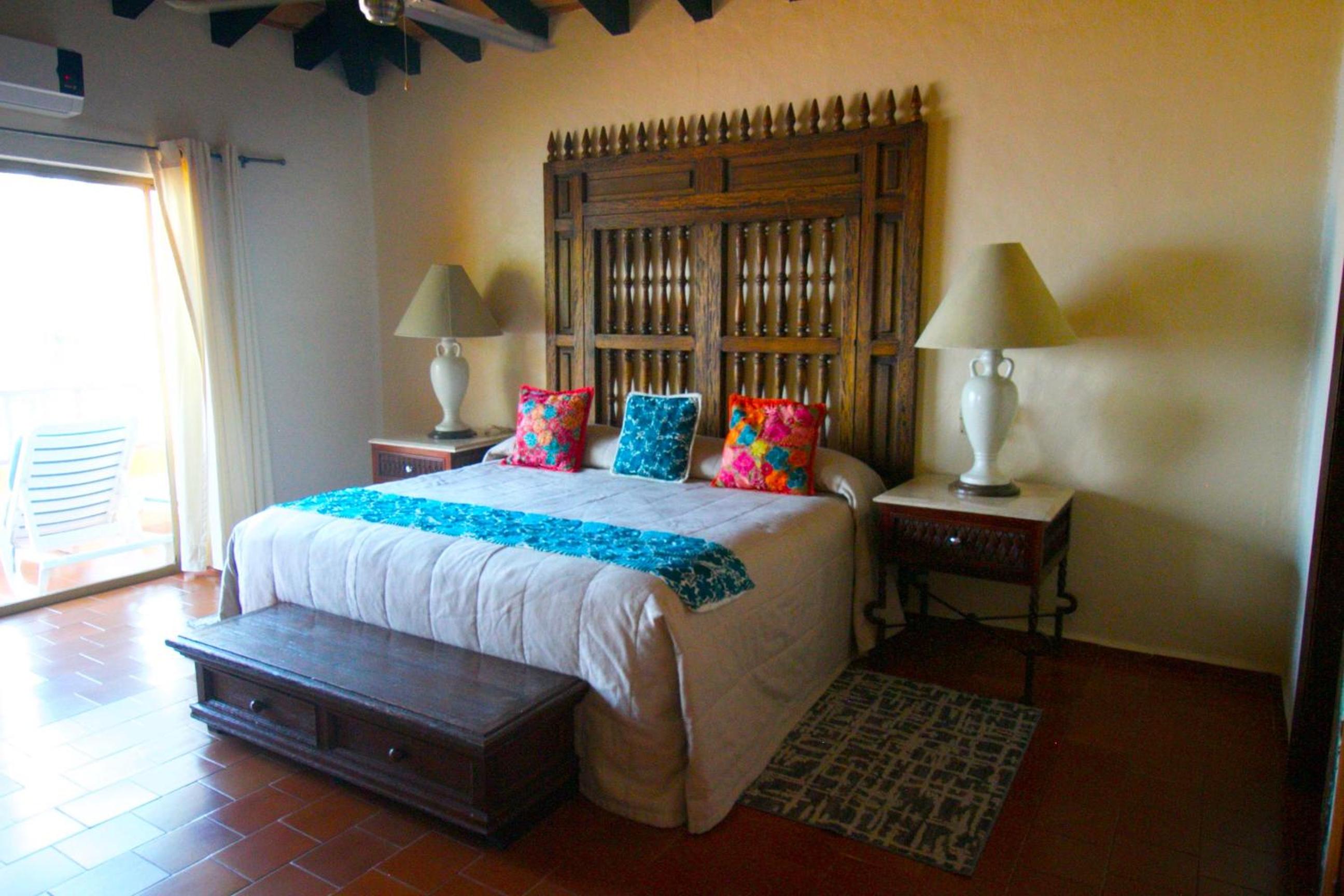 One-Bedroom Apartment - Photo 1
